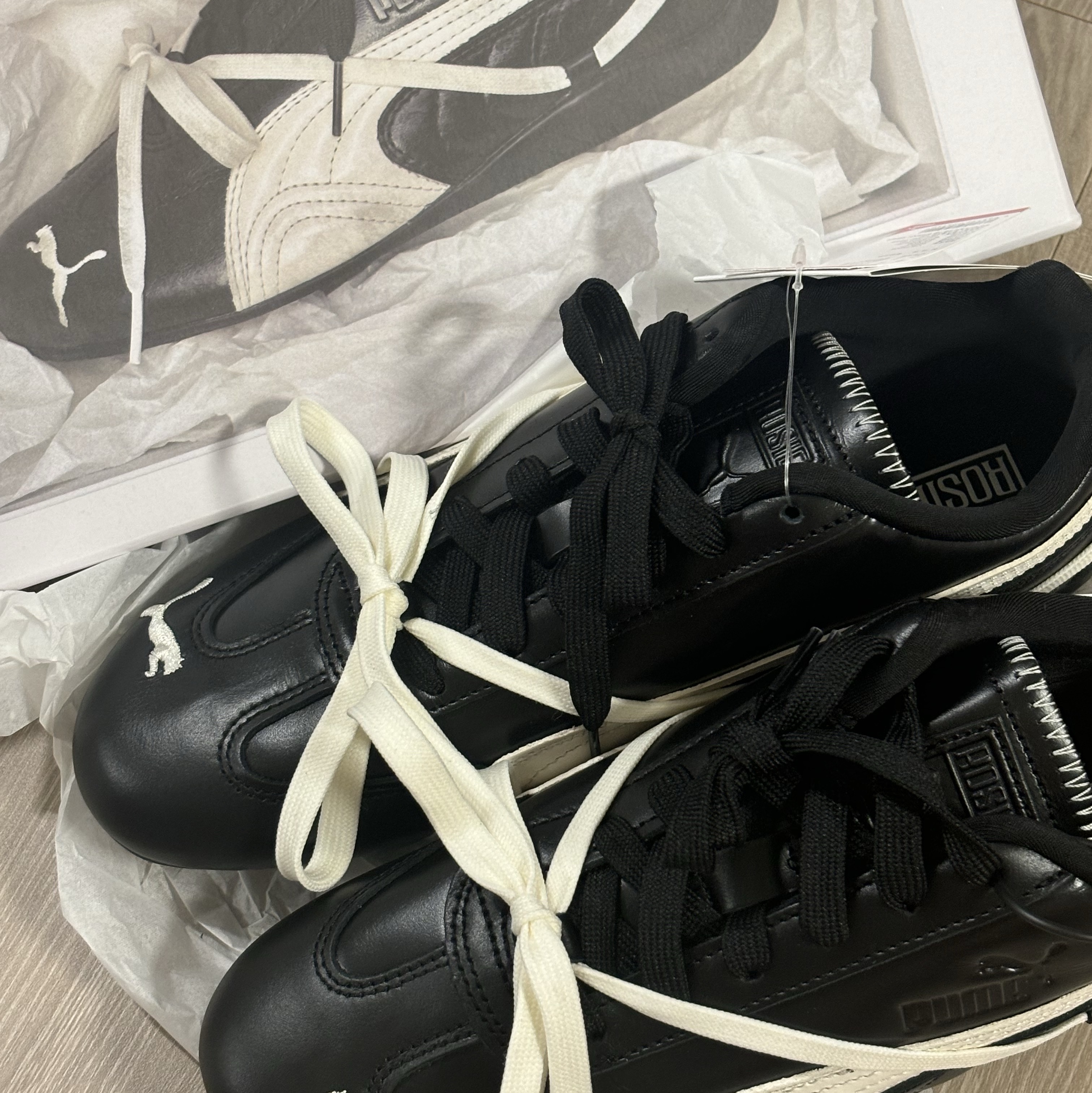(W) Puma x Rosé Speedcat PRM Black Warm White 착용 스타일 - 1