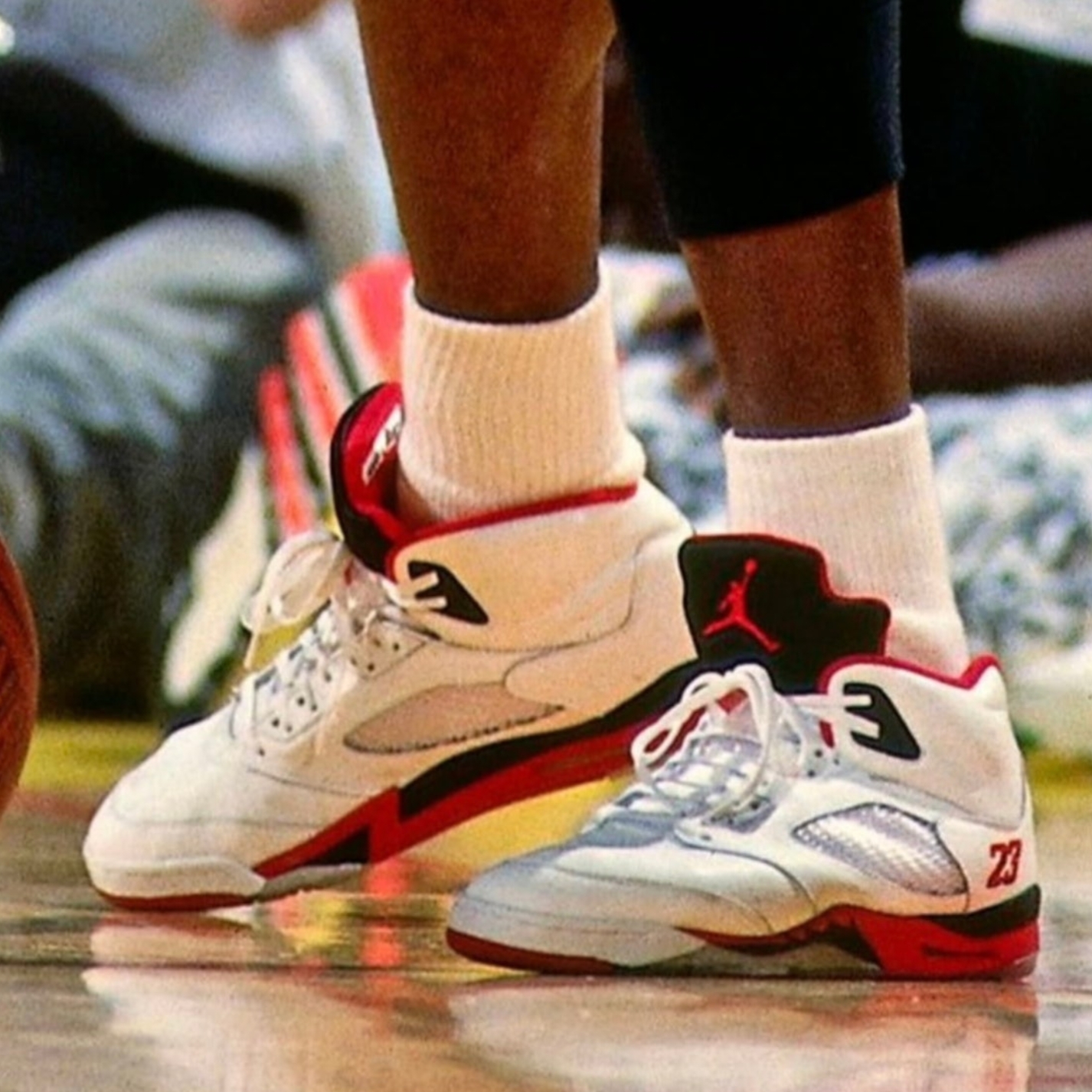 Jordan 5 Retro Fire Red Black Tongue 2025 착용 스타일 - 2