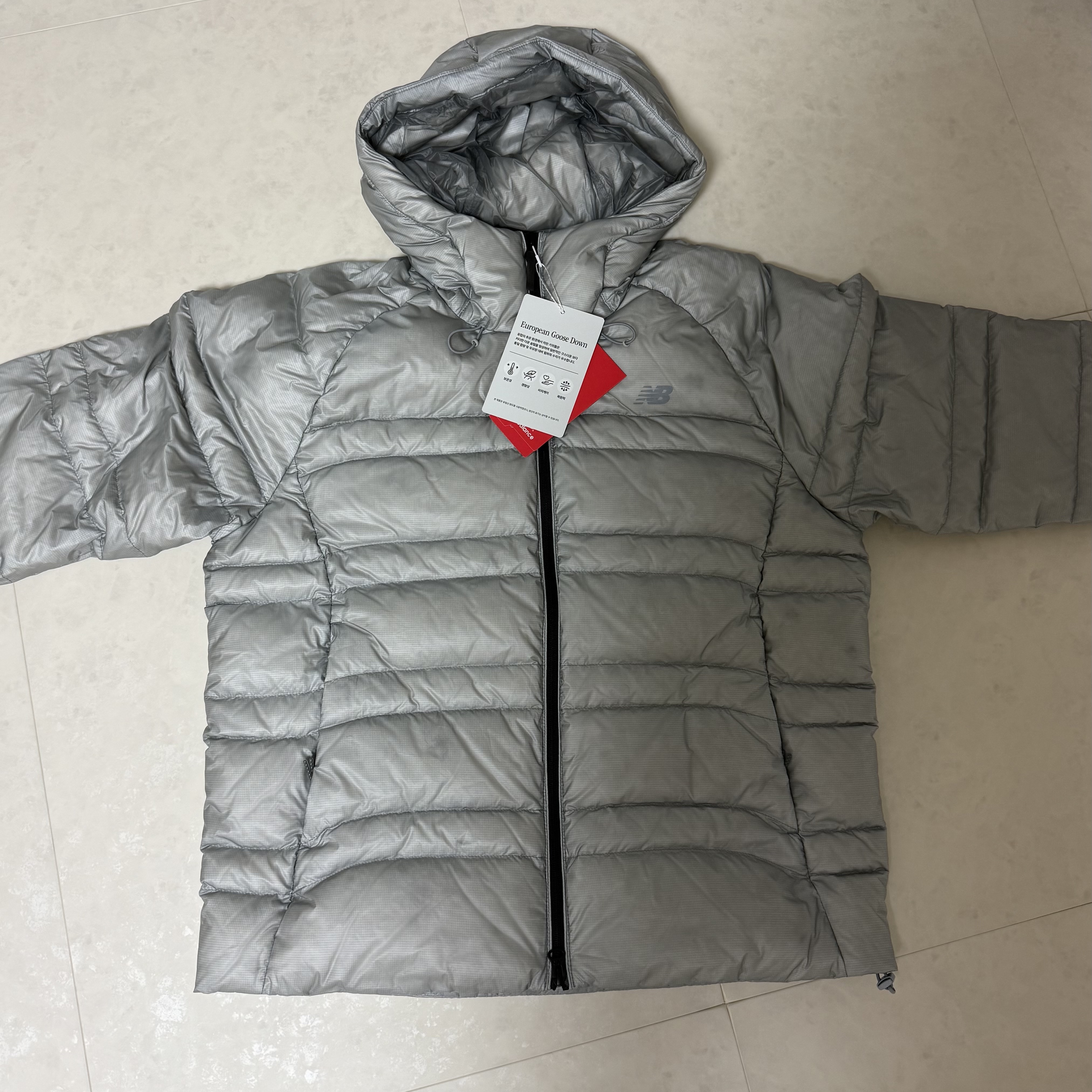 New Balance Flying 77 Superlight Hooded Goose Down Jacket Light Gray 착용 스타일