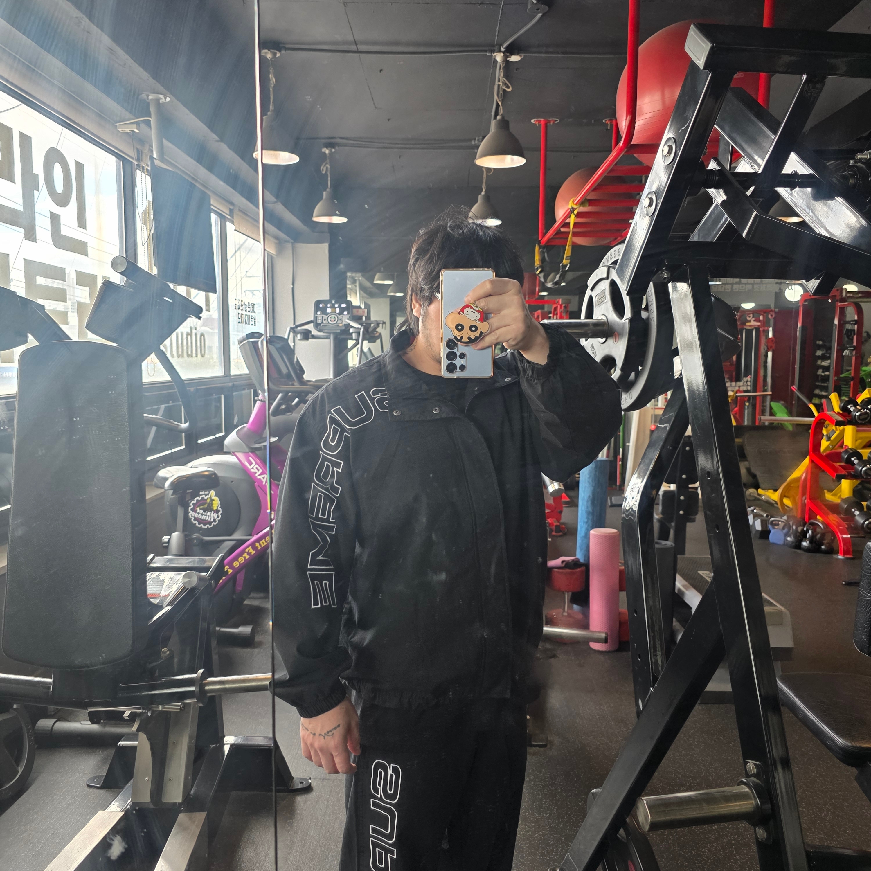 Supreme Spellout Embroidered Ripstop Track Jacket Black - 25FW, Supreme Spellout Embroidered Ripstop Track Pants Black - 25FW 착용 스타일 - 2