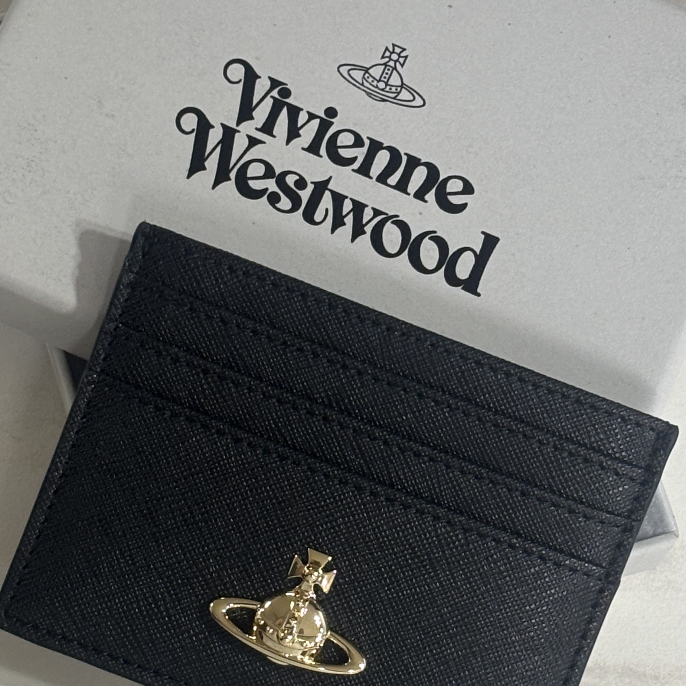 Vivienne Westwood Logo Flat Card Holder Black 착용 스타일