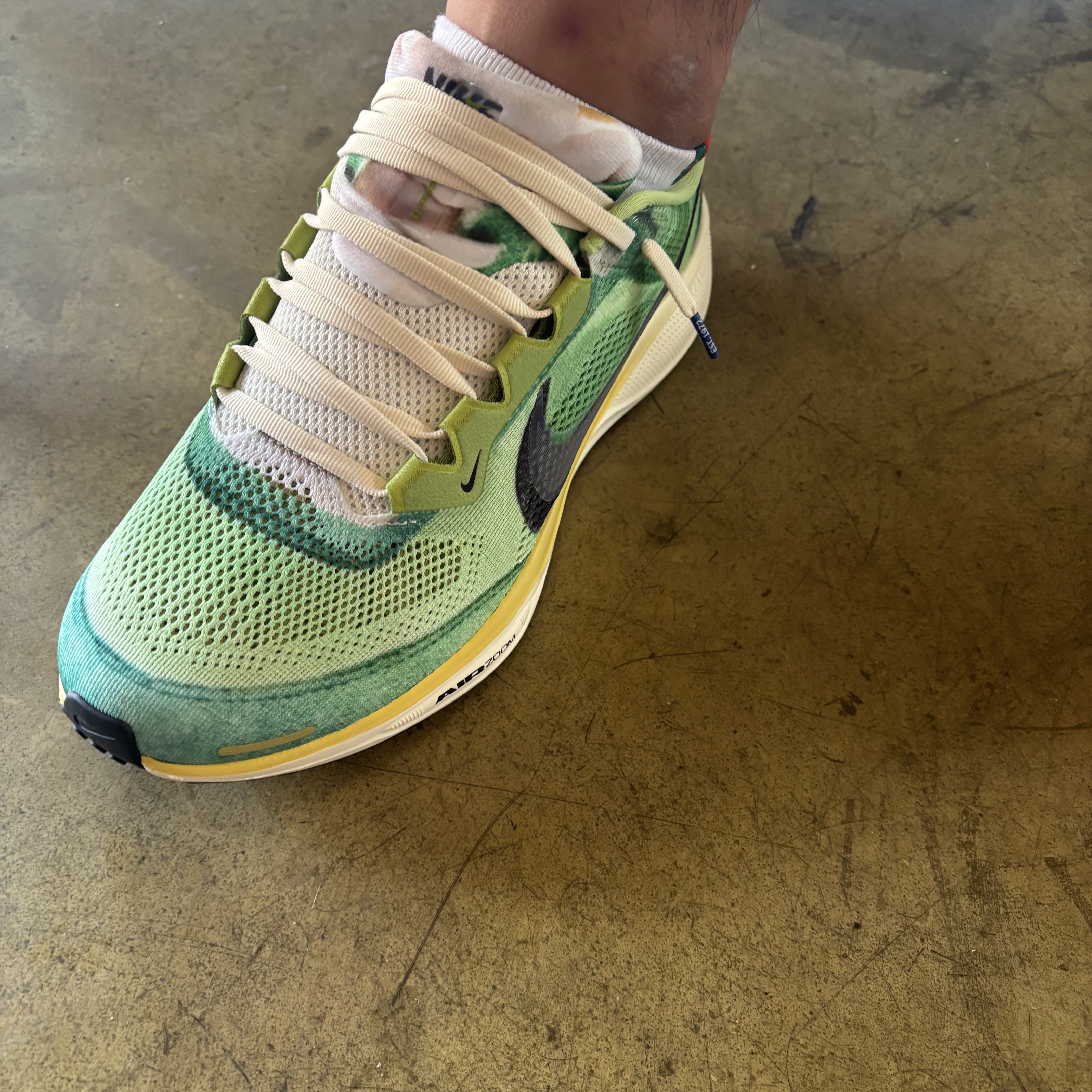 Nike Air Zoom Pegasus 41 Multi Color Vivid Green 착용 스타일