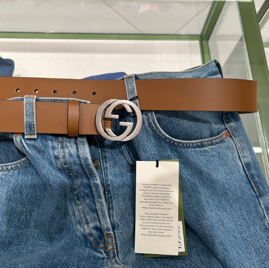 Gucci GG Interlocking Buckle Leather Belt Brown 착용 스타일 - 1