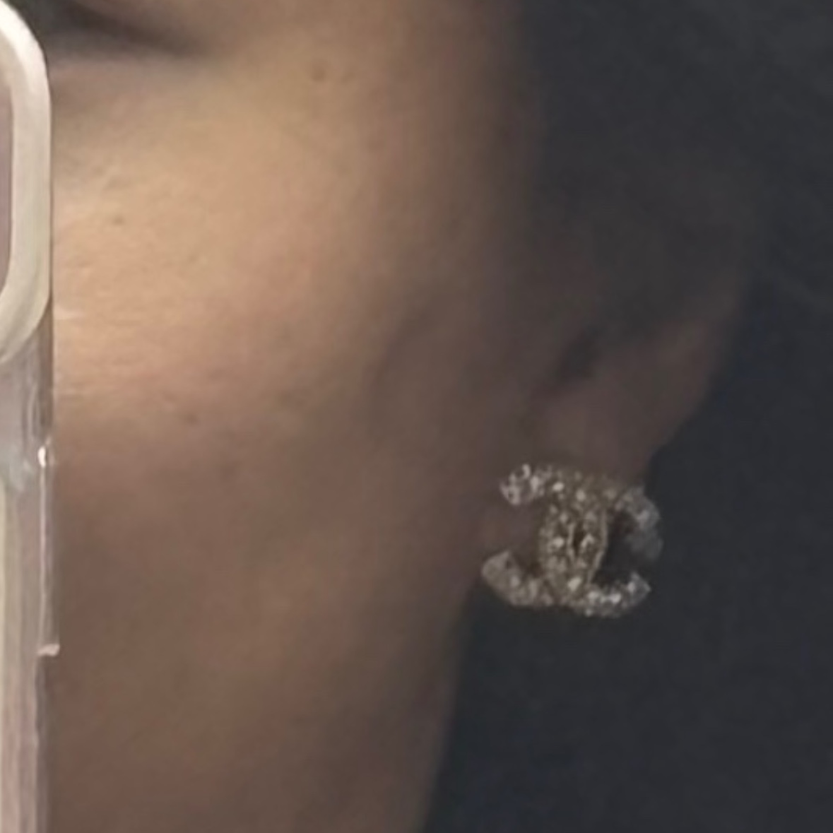 (W) Chanel Earrings Metal Diamantes & Gold Crystal 착용 스타일