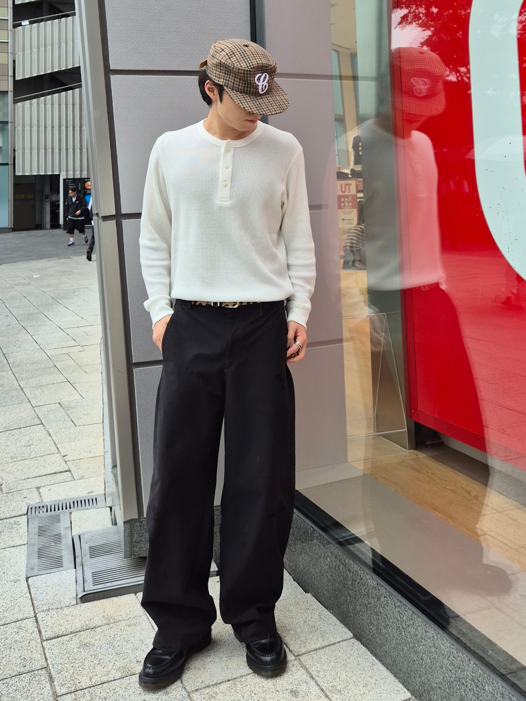 Dr. Martens Adrian Smooth Black 착용 스타일 - 2