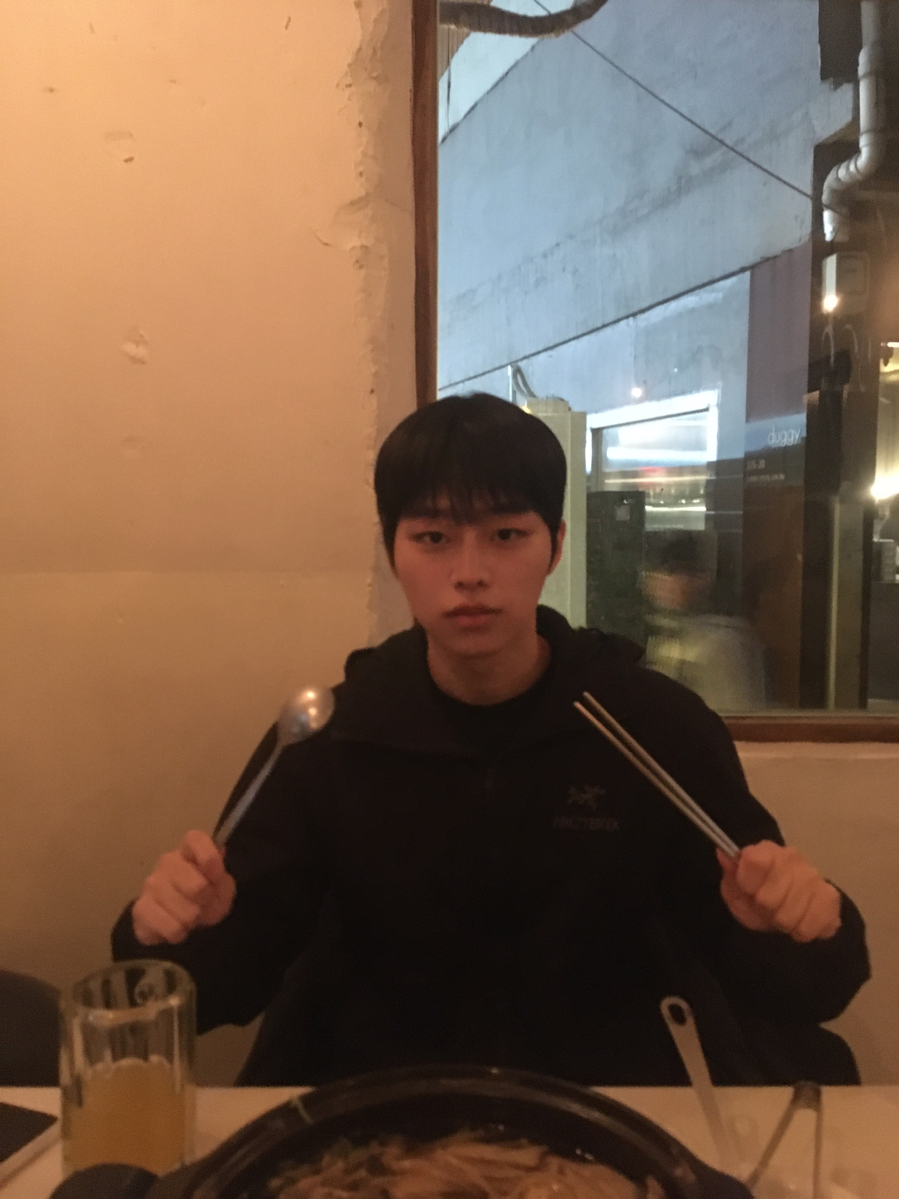 Arc'teryx Atom Hoody Black 착용 스타일 - 2