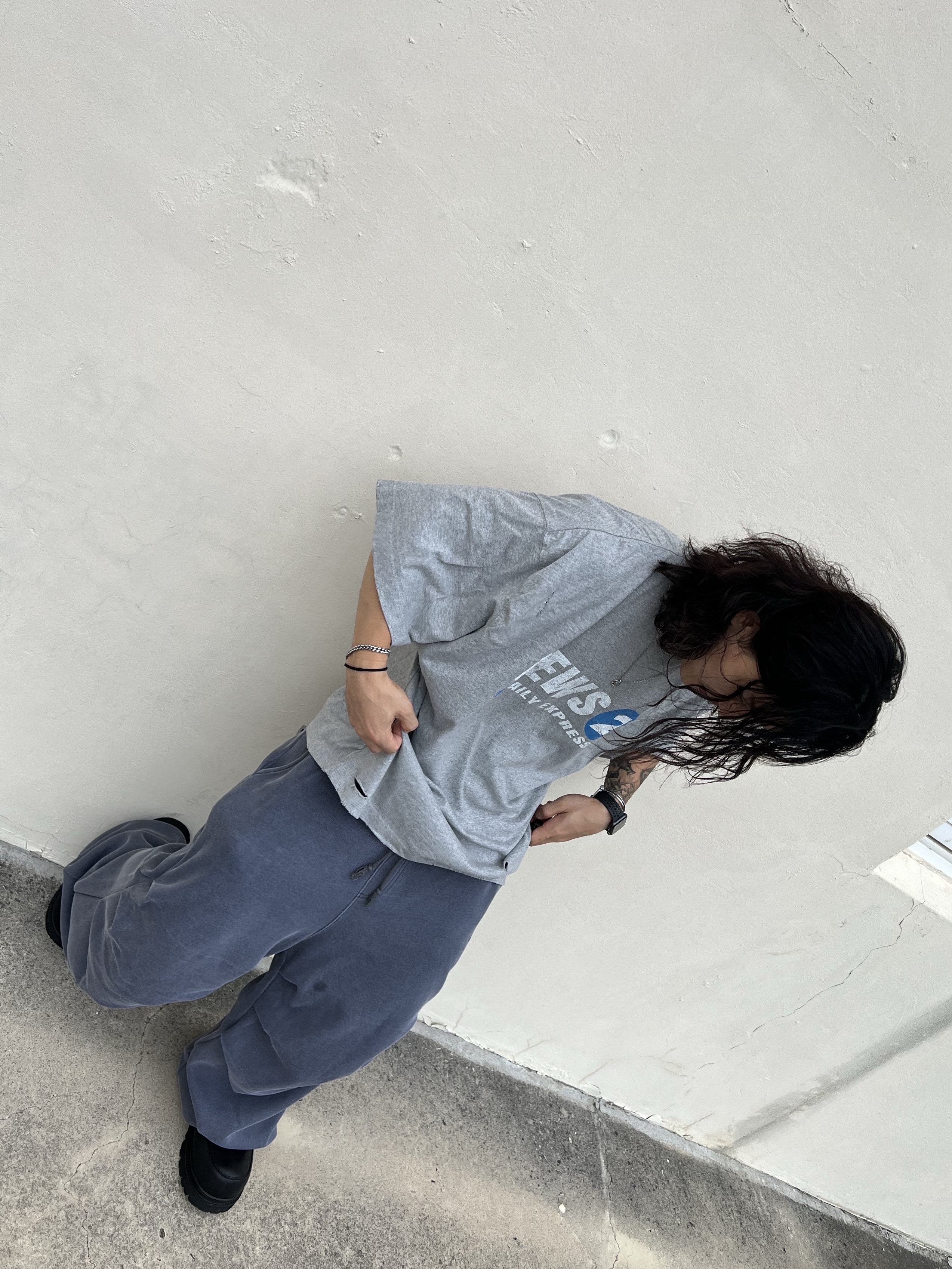 Nonnod Puckering News T-shirt Vintage grey 착용 스타일 - 1