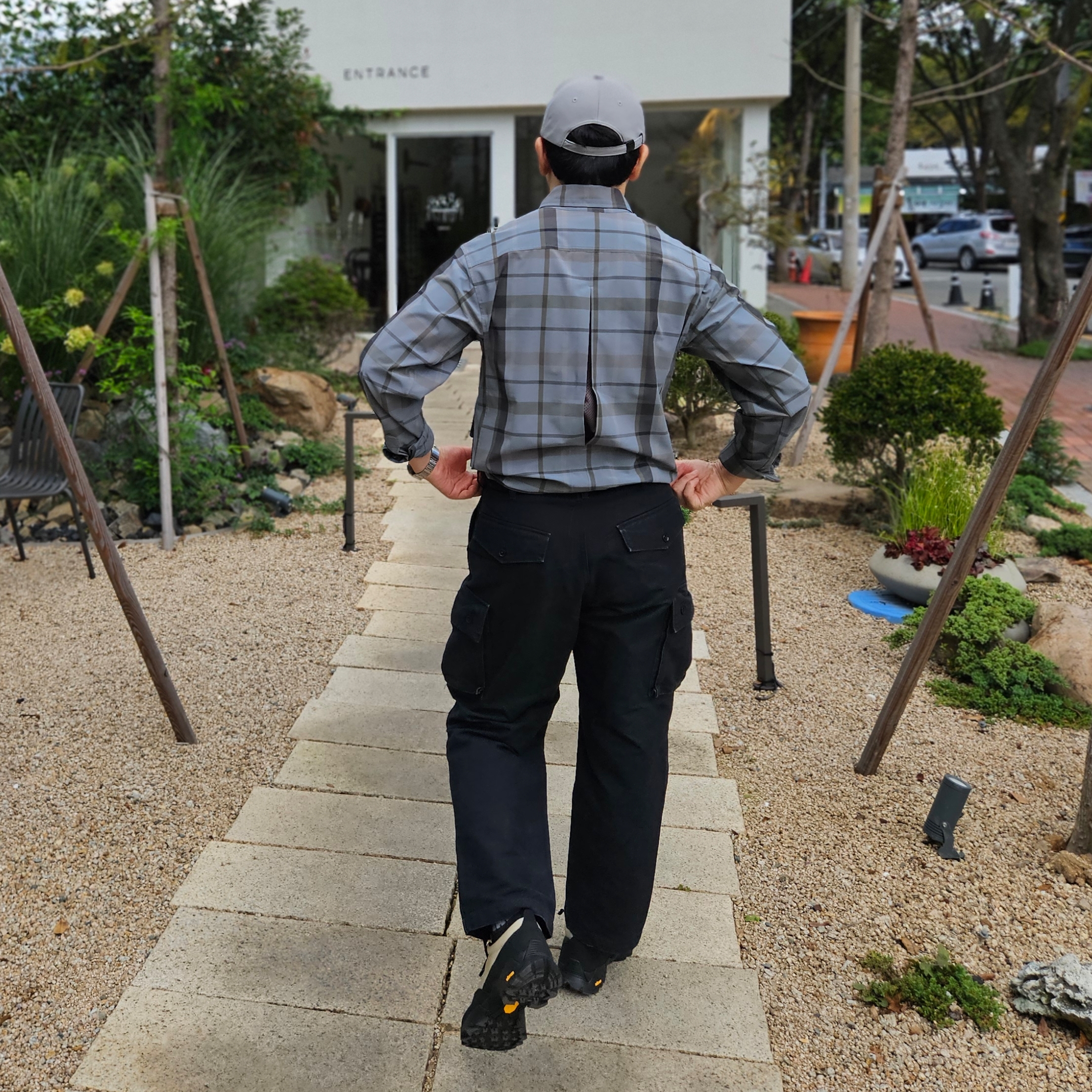 Roa Hiking Neal Sand, Engineered Garments Feather PC Twill FA Pants Dark Navy 착용 스타일 - 2