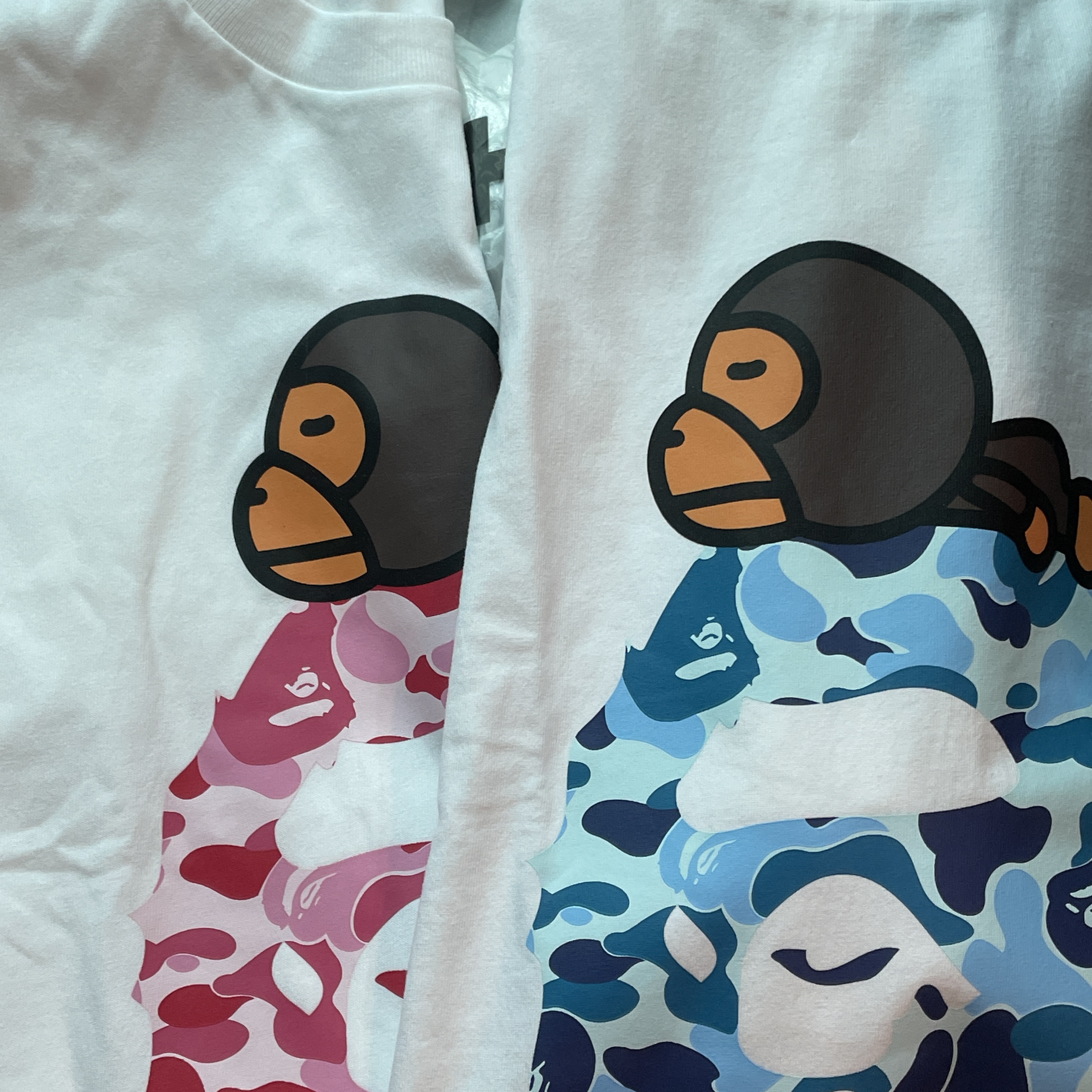 BAPE ABC Camo Milo on Big Ape T-Shirt White Pink, BAPE ABC Camo Milo on Big Ape T-Shirt White Blue 착용 스타일