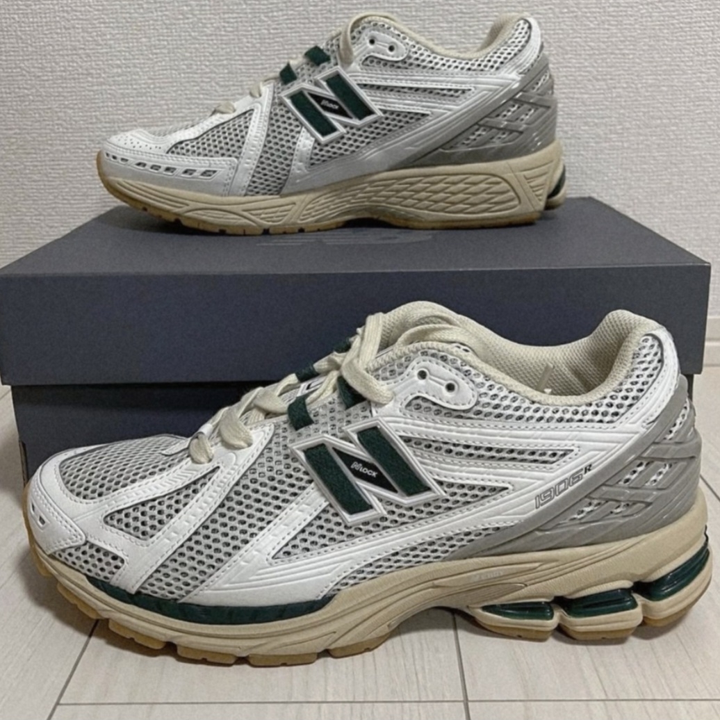 New Balance 1906R Silver Green 착용 스타일