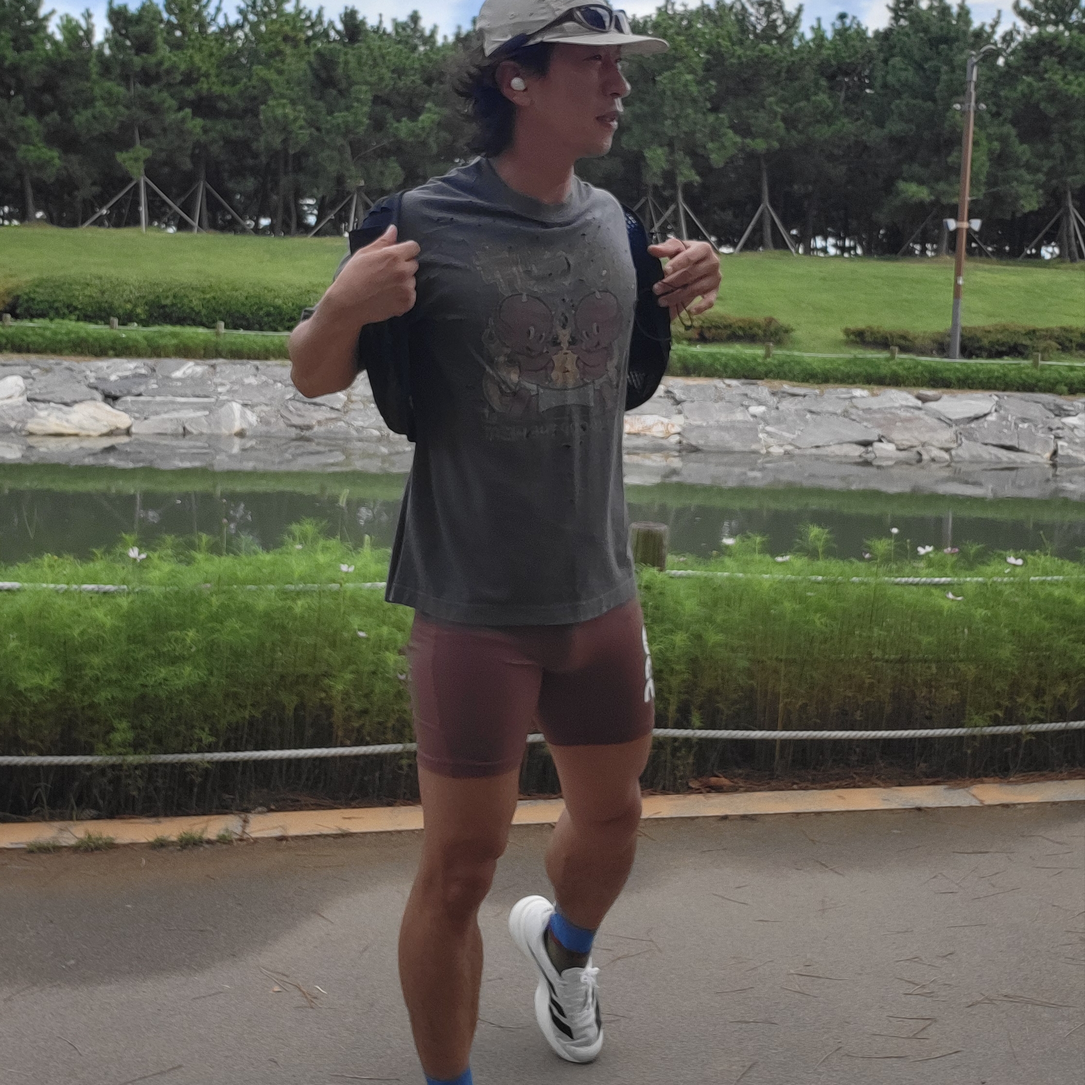 Salomon Active Skin 8 Set Black Metal, Adidas Adizero EVO SL Cloud White Core Black 착용 스타일 - 4