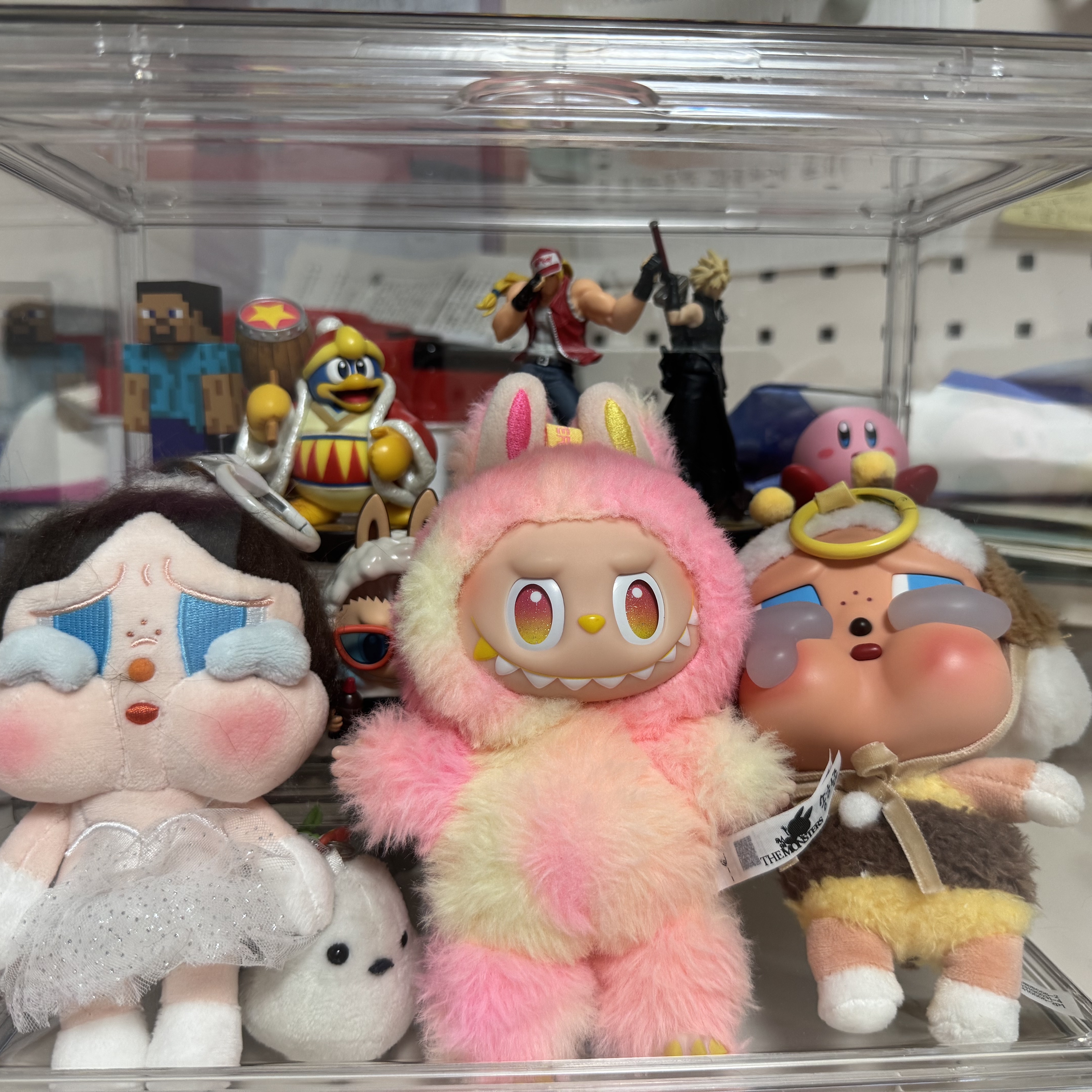 Pop Mart Labubu The Monsters Highlight Series Loyalty Keyring (Opened Case), Pop Mart Crybaby Crying Again Series Plush Keyring I'll Bring You A Flower (Opened Case) 착용 스타일