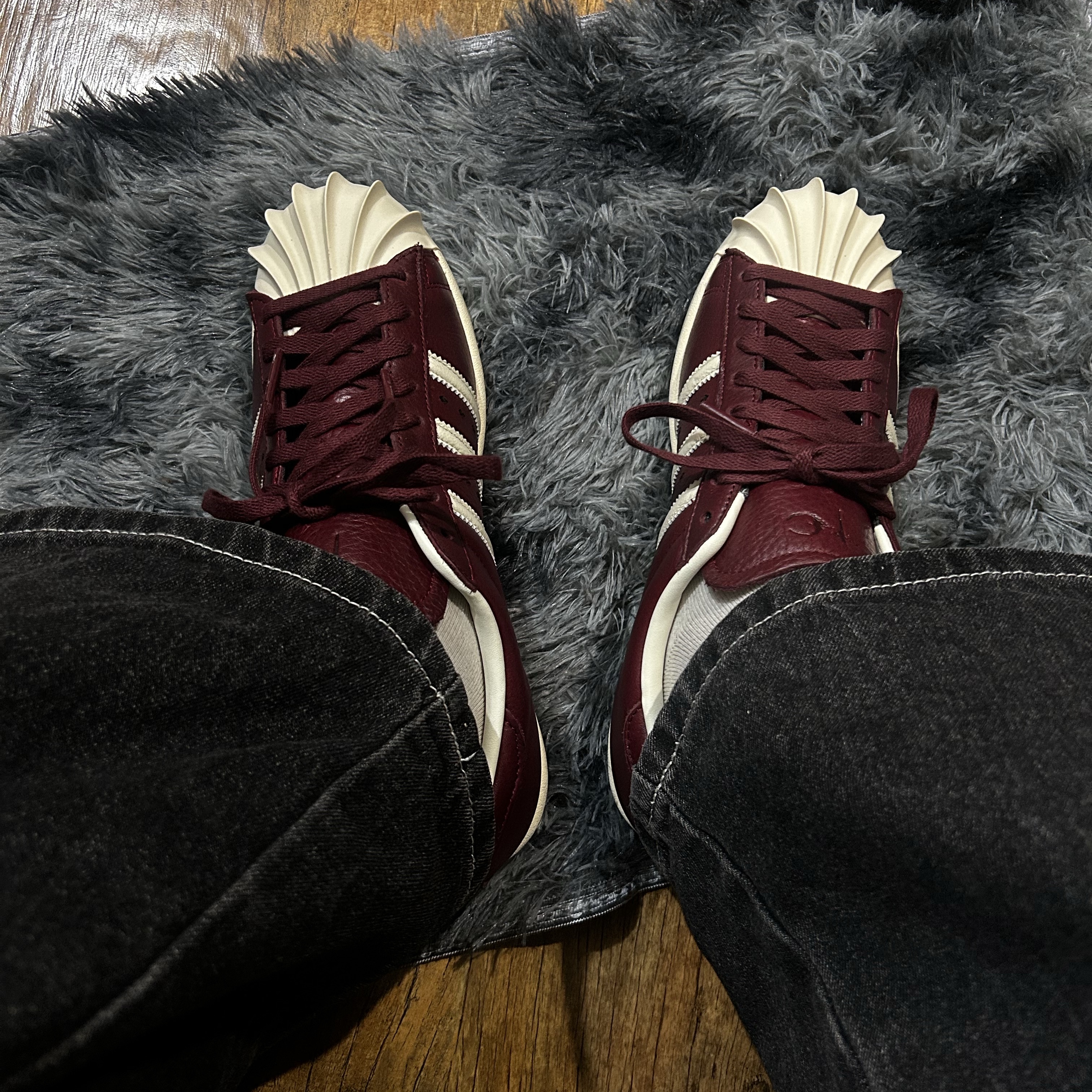 Adidas x Thug Club Superstar Vintage Collegiate Burgundy Cream White 착용 스타일