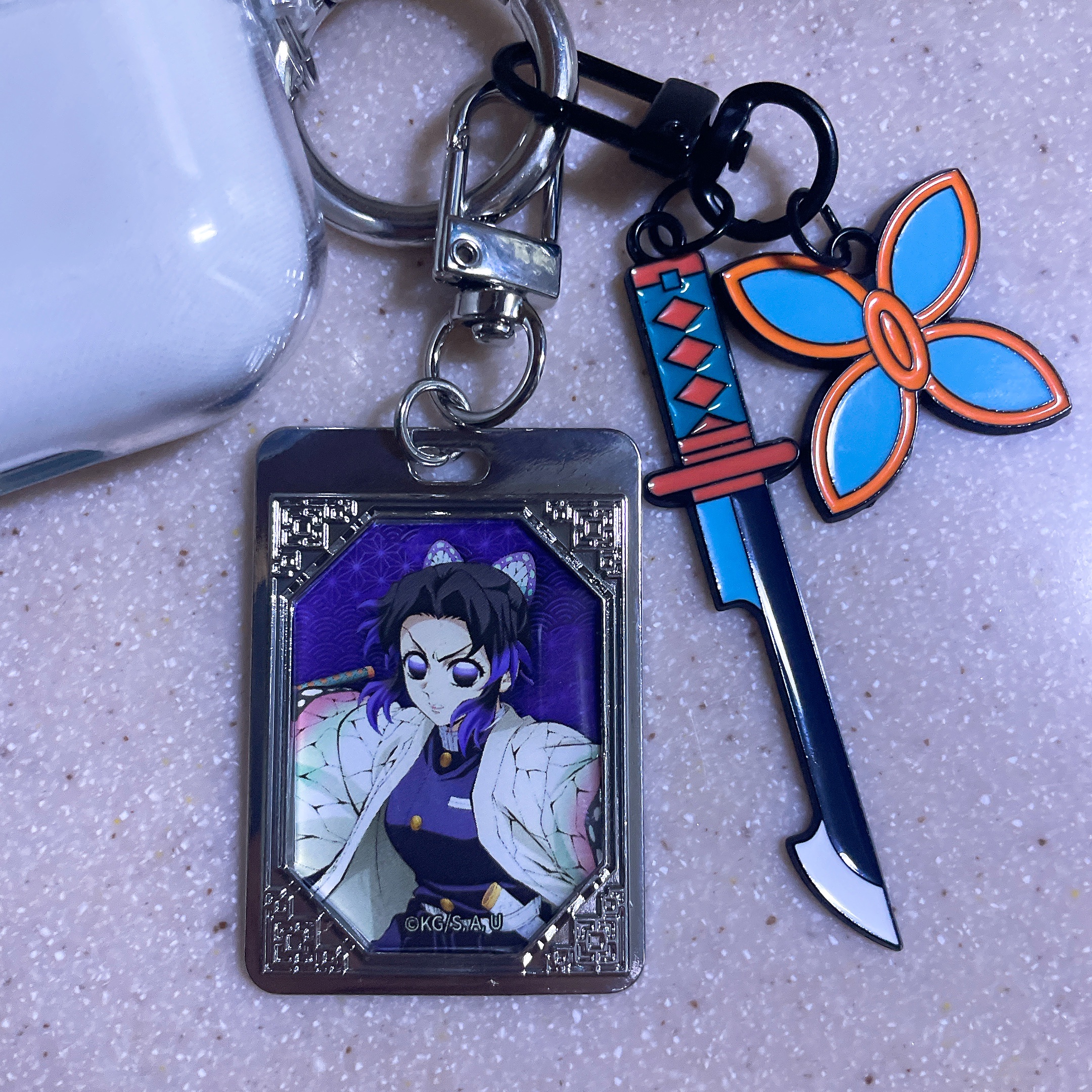 Demon Slayer Kimetsu No Yaiba Nichirin Sword Keyring Kocho Shinobu 착용 스타일