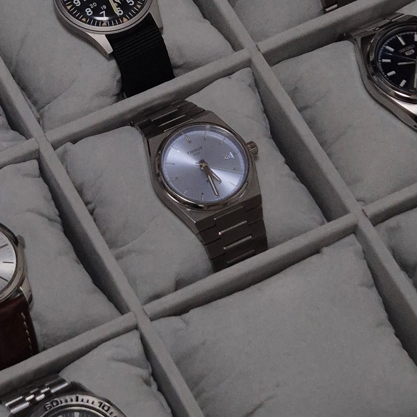Tissot PRX 35mm Quartz Steel Light Blue 착용 스타일