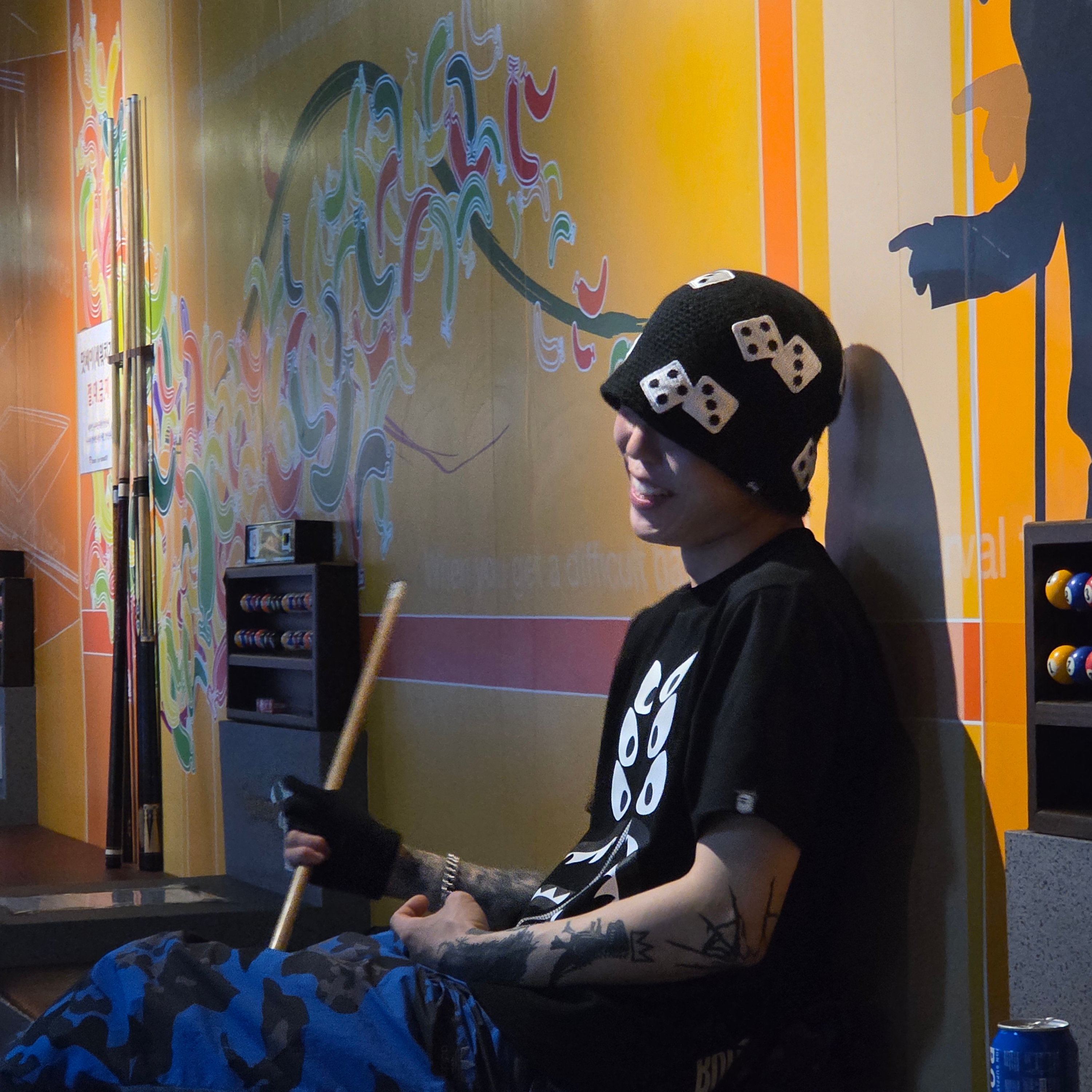 Stussy Dice Knit Bucket Hat Black, BAPE x Bounty Hunter Mad Shark T-Shirt Black 착용 스타일 - 1