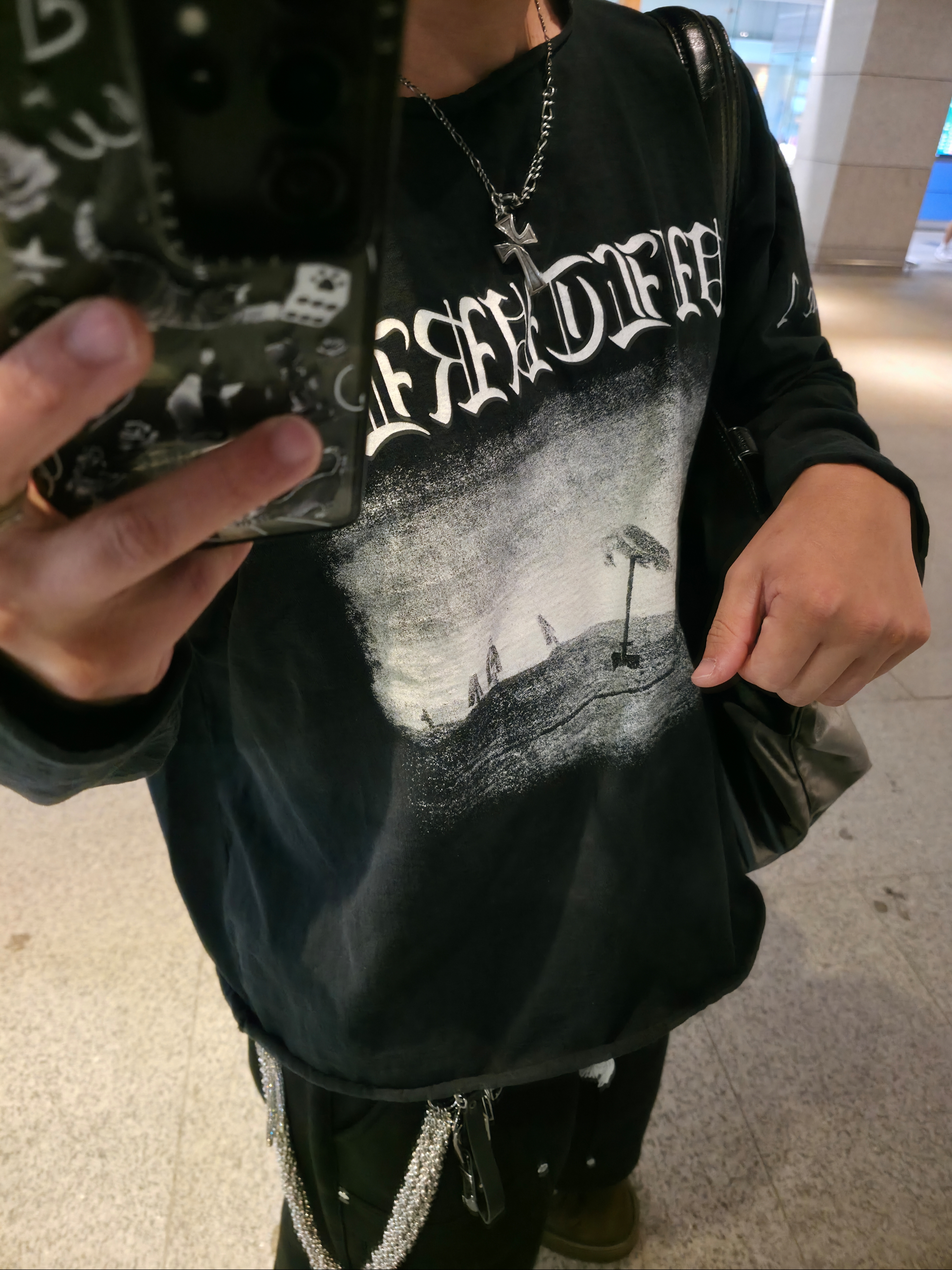 Yeezy Vultures Long T-Shirt Black, SOULESURES BOLD BELUGA Espresso Brown 착용 스타일 - 7