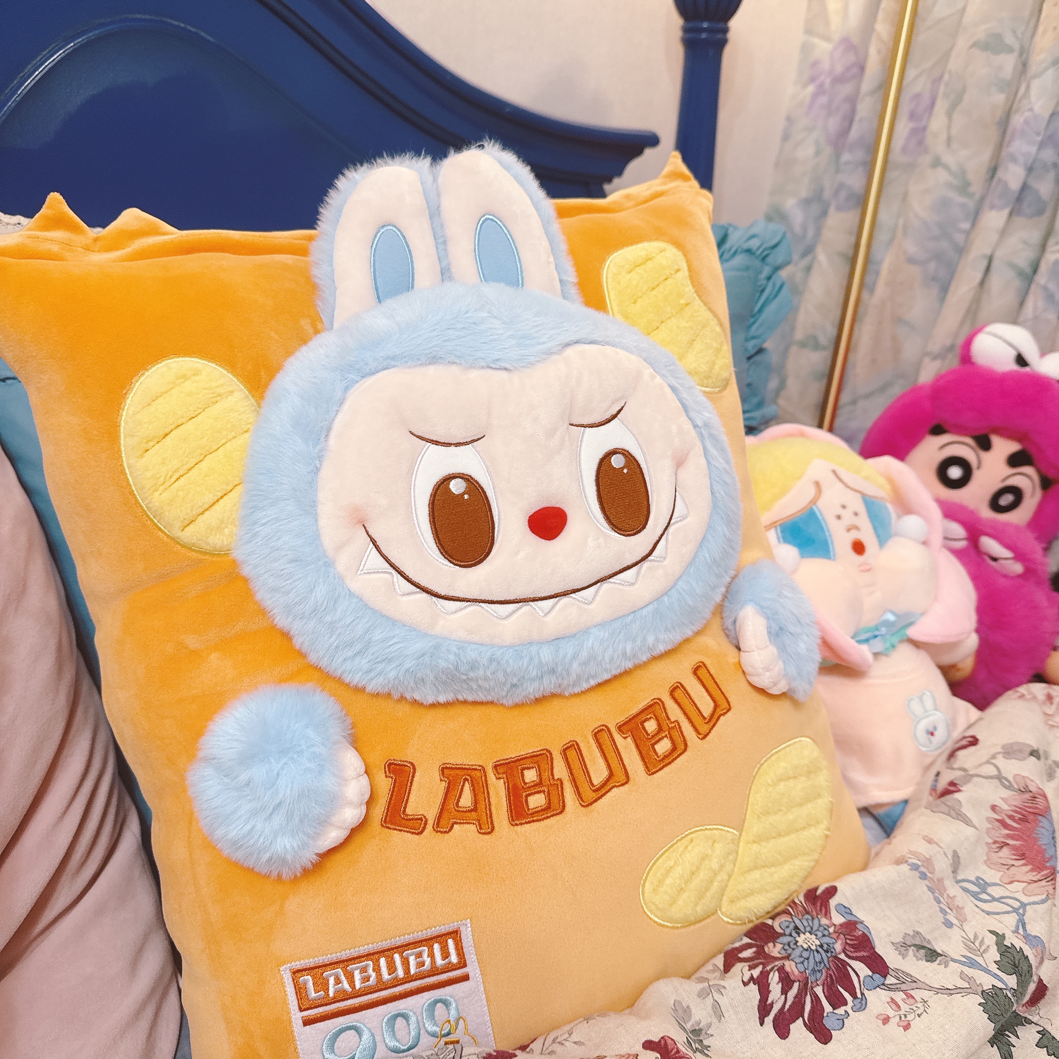 Pop Mart Labubu The Monsters Wacky Mart Series Chips Pillow 착용 스타일