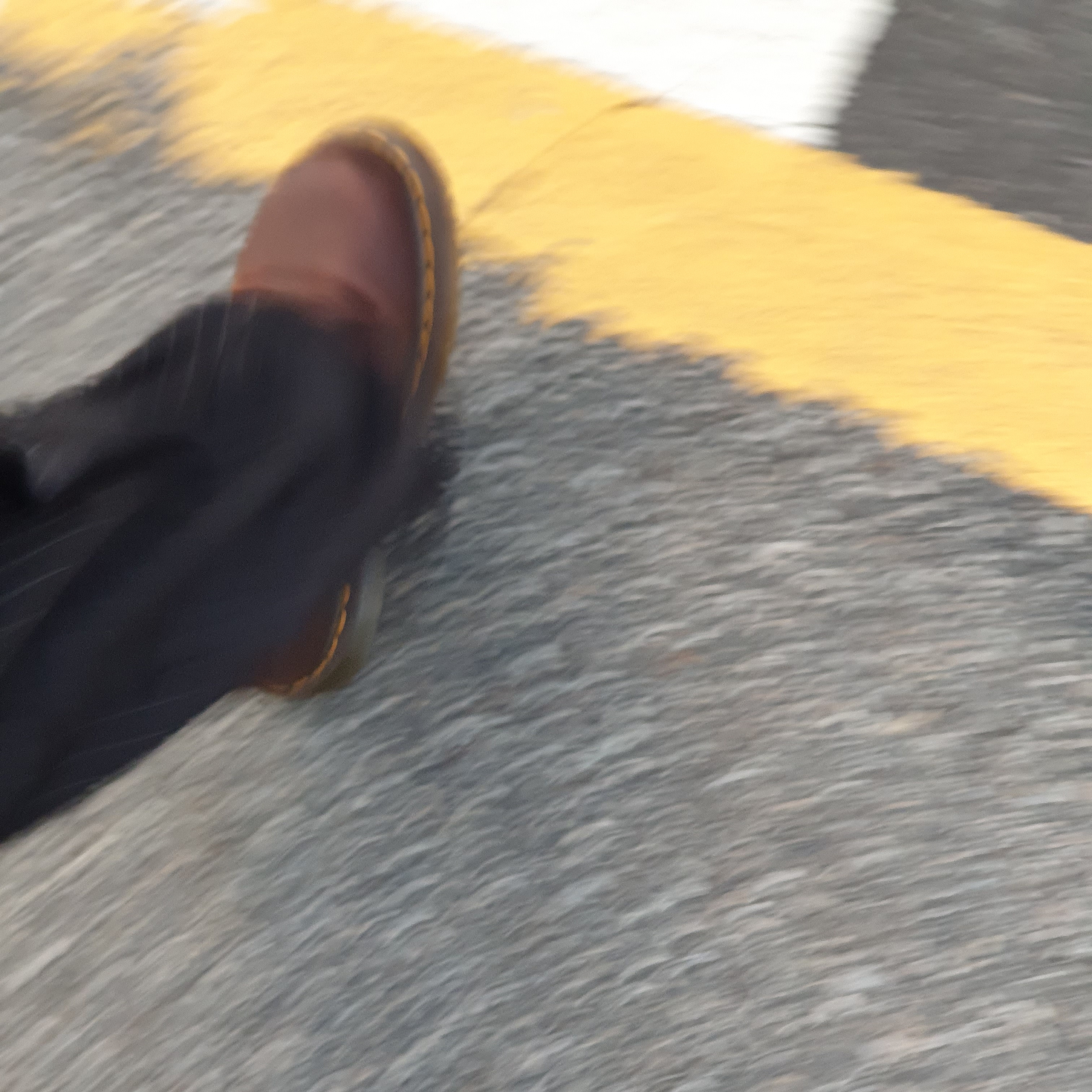 Dr. Martens 1461 Crazy Horse Dark Brown 착용 스타일