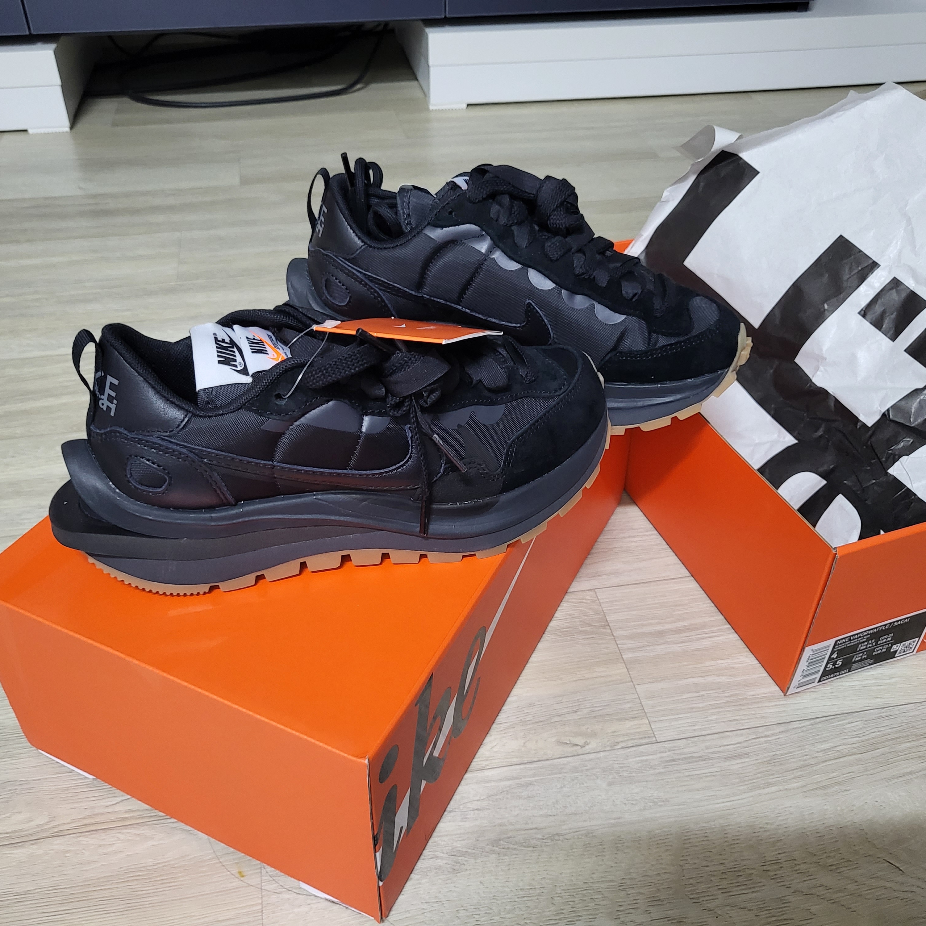 Nike x Sacai VaporWaffle Black White 착용 스타일 - 2
