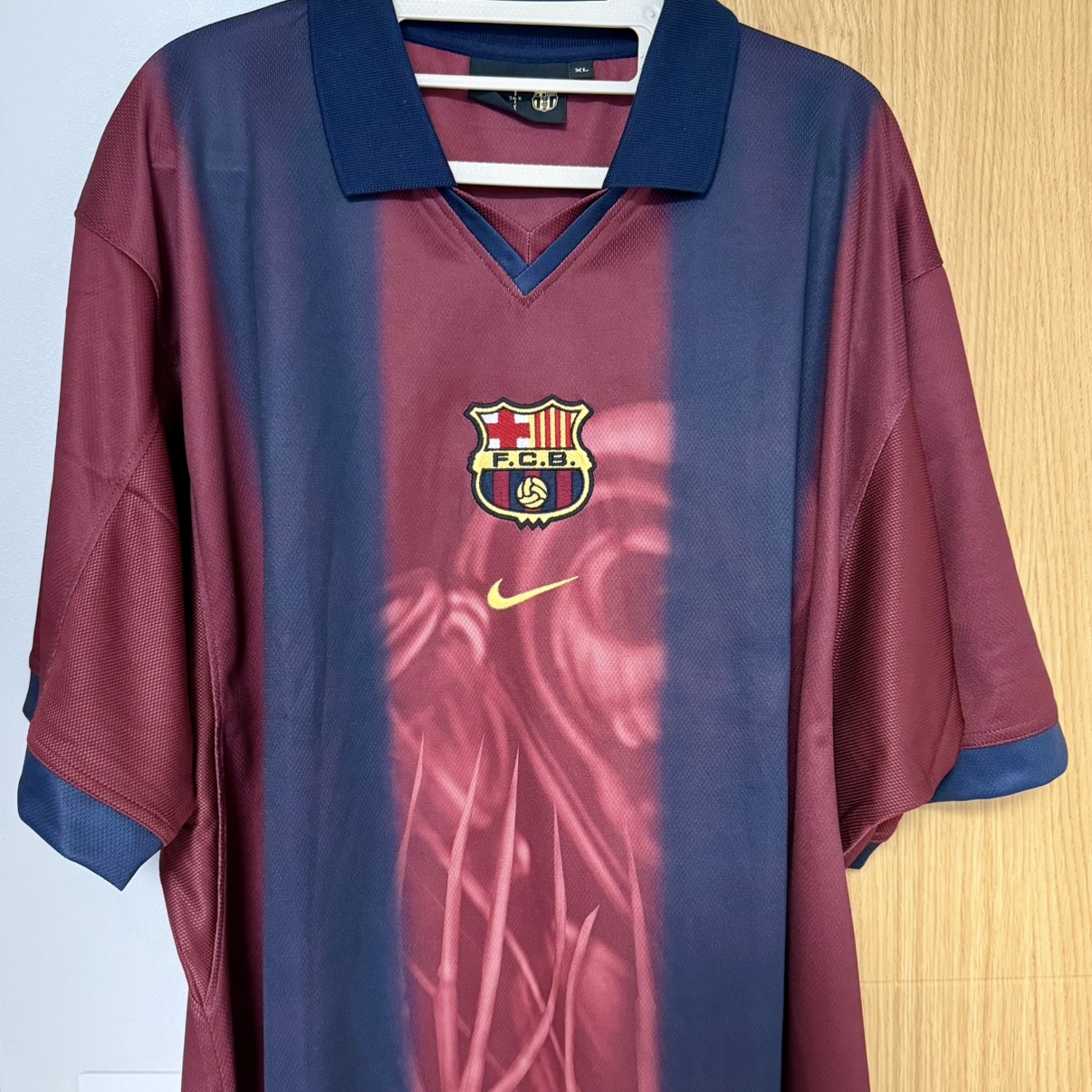 Nike FC Barcelona x Travis Scott Retro 2000/01 Home Skeleton Jersey Multicolor (Non Marking Ver.) 착용 스타일 - 1