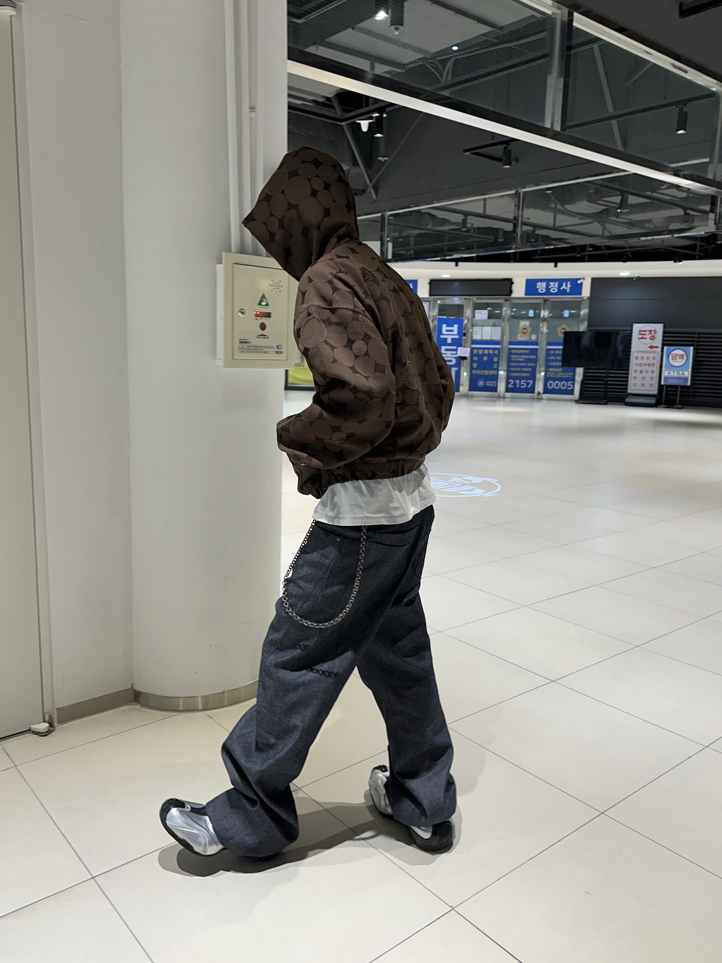 Nonnod Zen Zip Hoodie Brown Jacquard, Nonnod Zen Raw Selvedge Denim Pants Indigo 착용 스타일 - 3