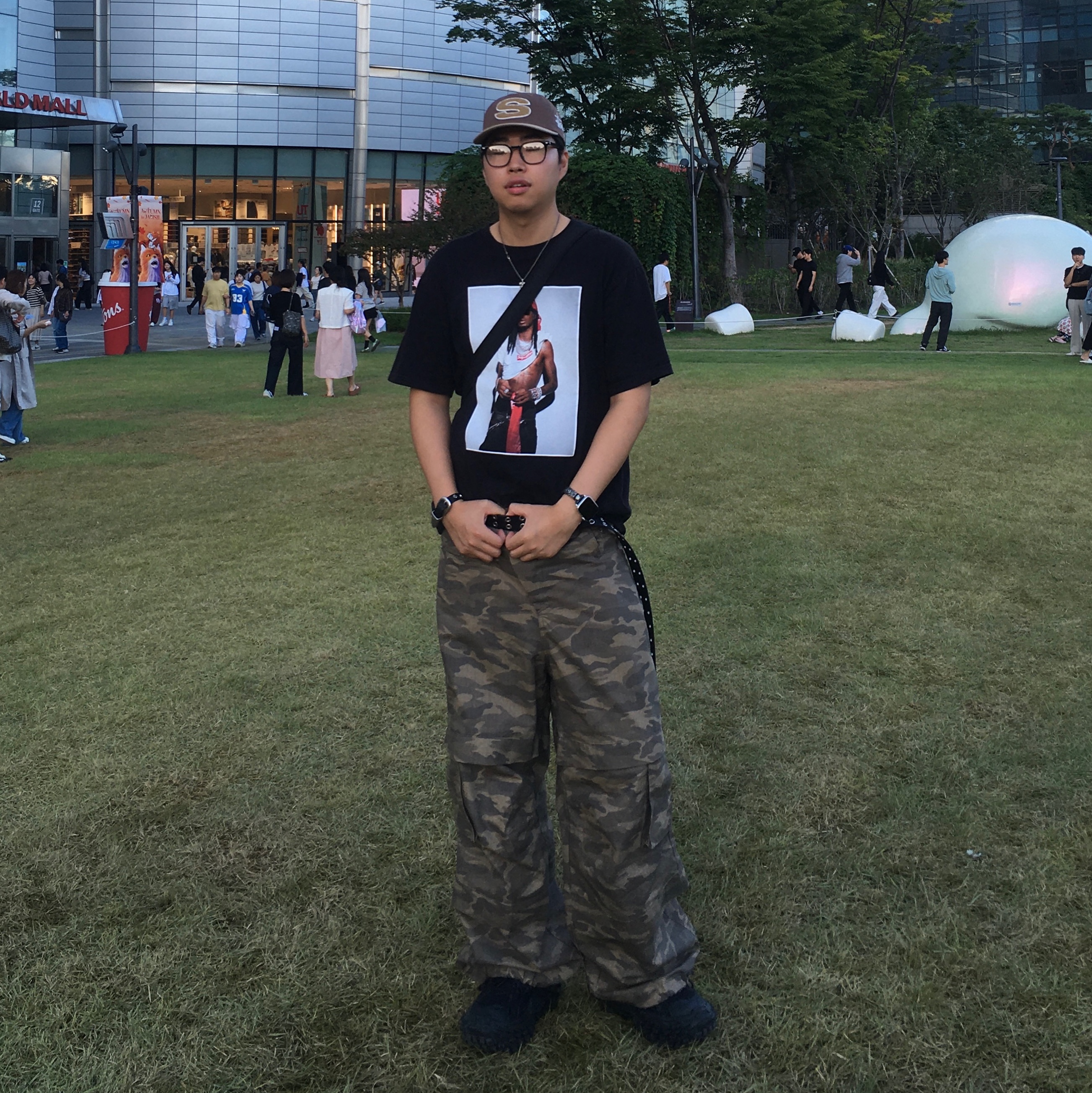 Stussy Chenille S Low Pro Cap Brown, Supreme Playboi Carti T-Shirt Black - 25FW 착용 스타일