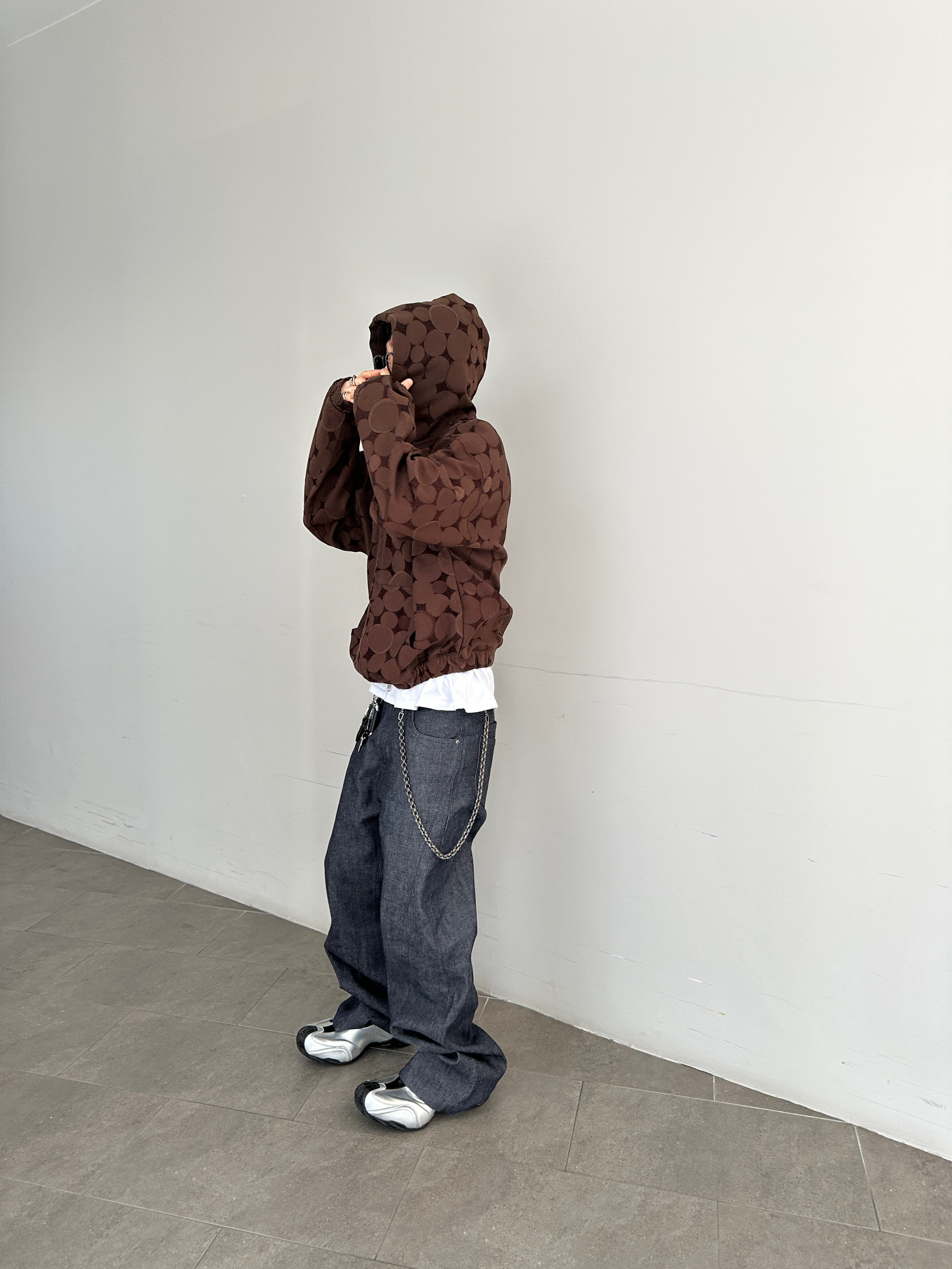 Nonnod Zen Zip Hoodie Brown Jacquard, Nonnod Zen Raw Selvedge Denim Pants Indigo 착용 스타일 - 5