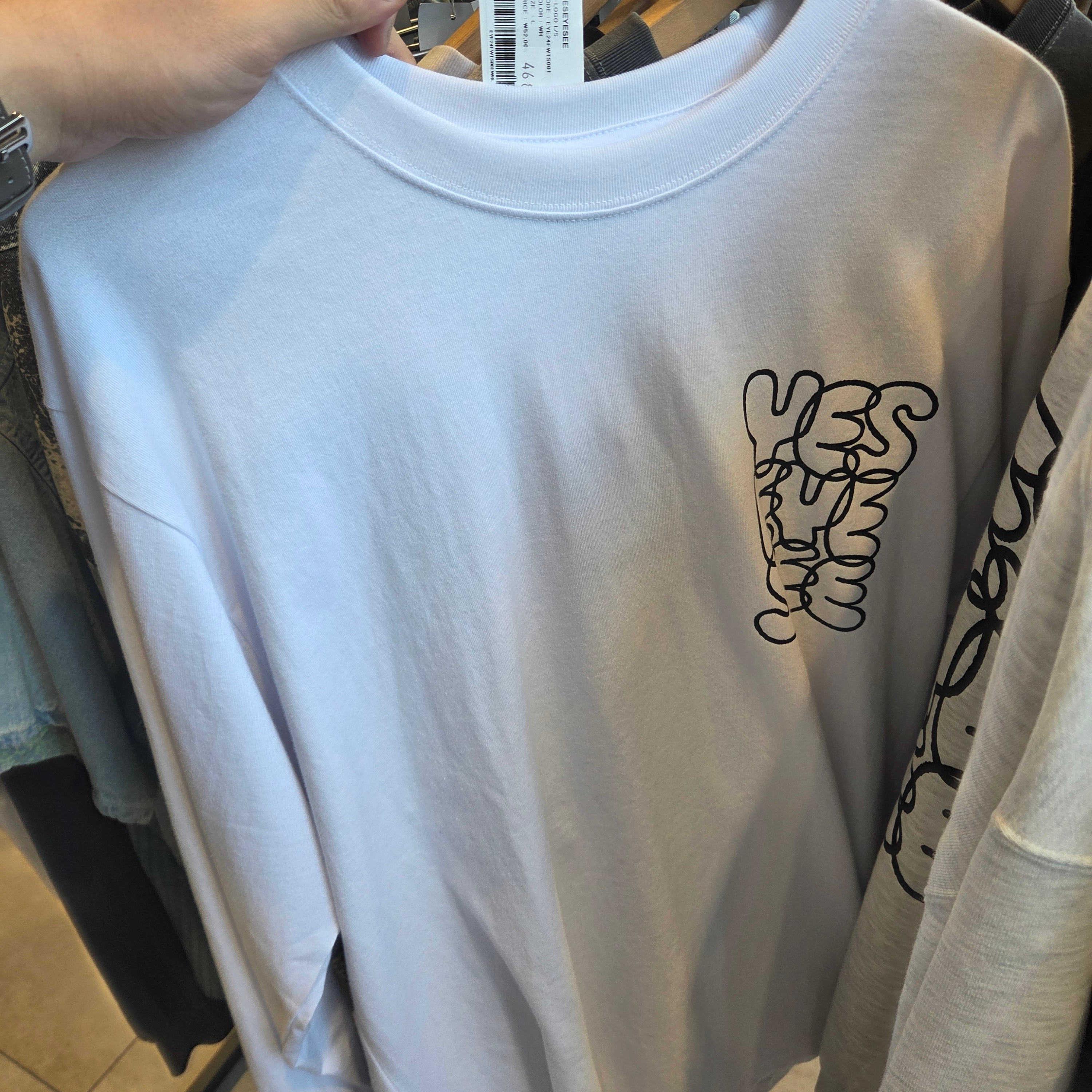 YESEYESEE C-Logo Tee White 착용 스타일