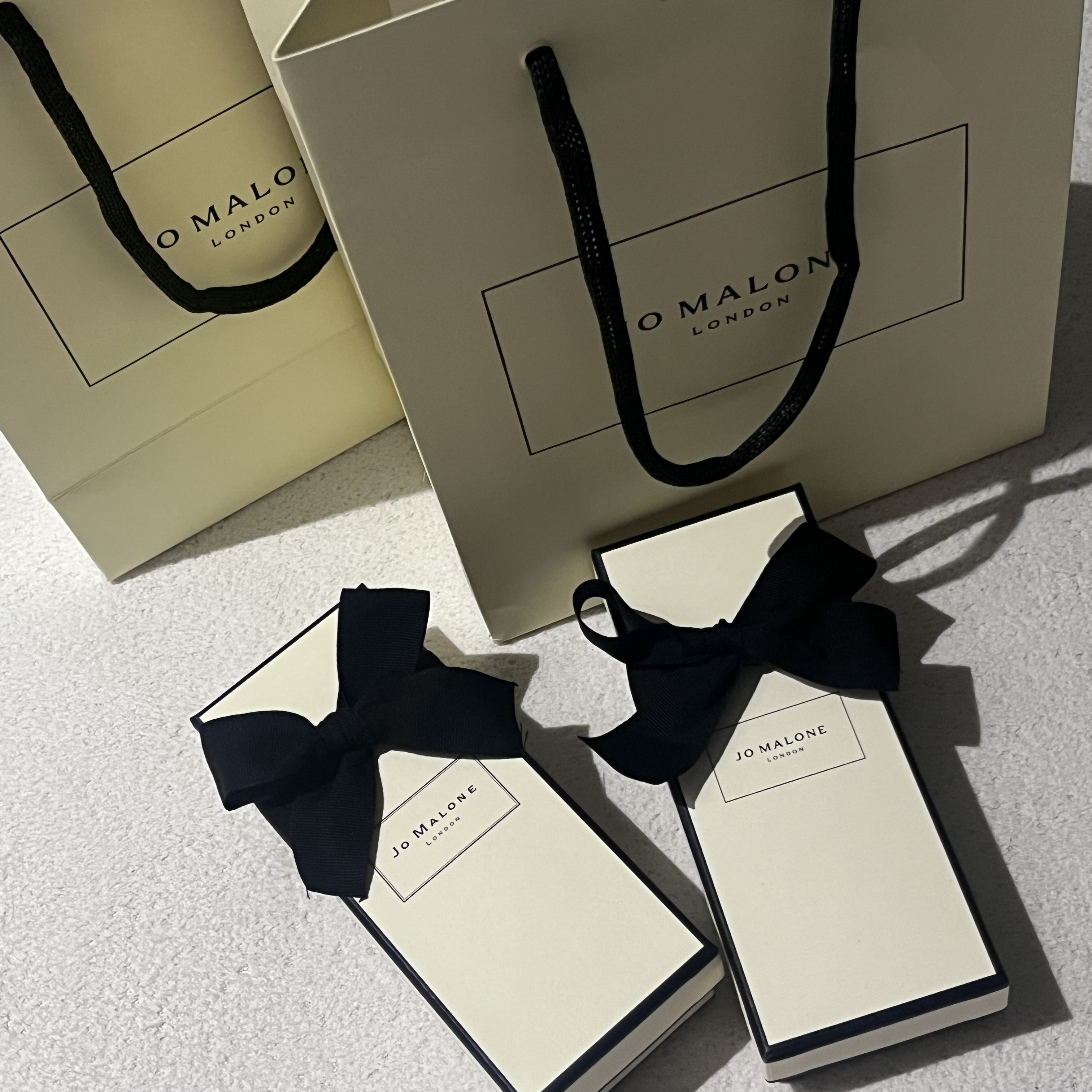 Jo Malone Nectarine Blossom & Honey Cologne 30ml, Jo Malone English Pear & Freesia Hand Cream 30ml A 착용 스타일 - 2
