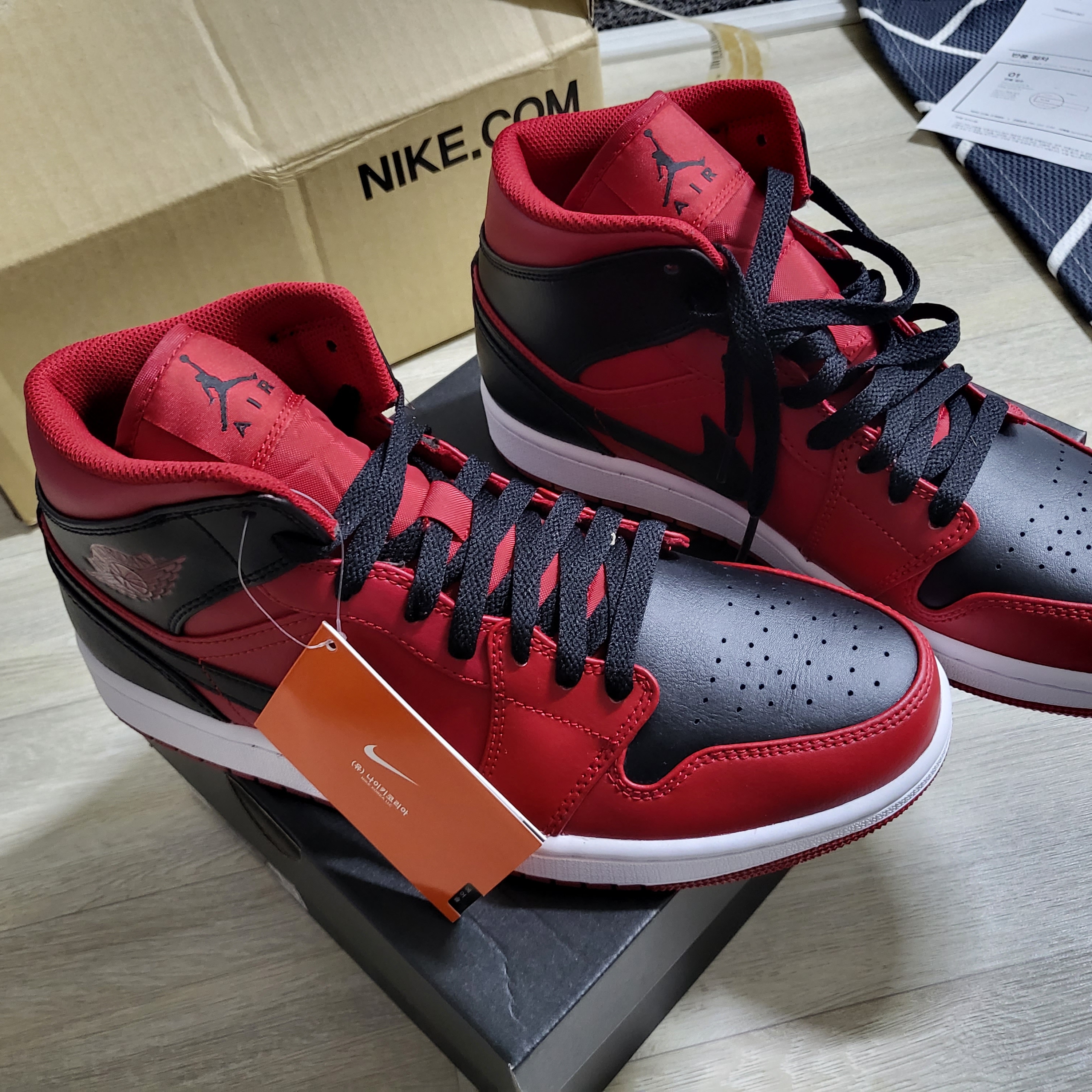 Jordan 1 Mid Bred Banned 2020 착용 스타일 - 4