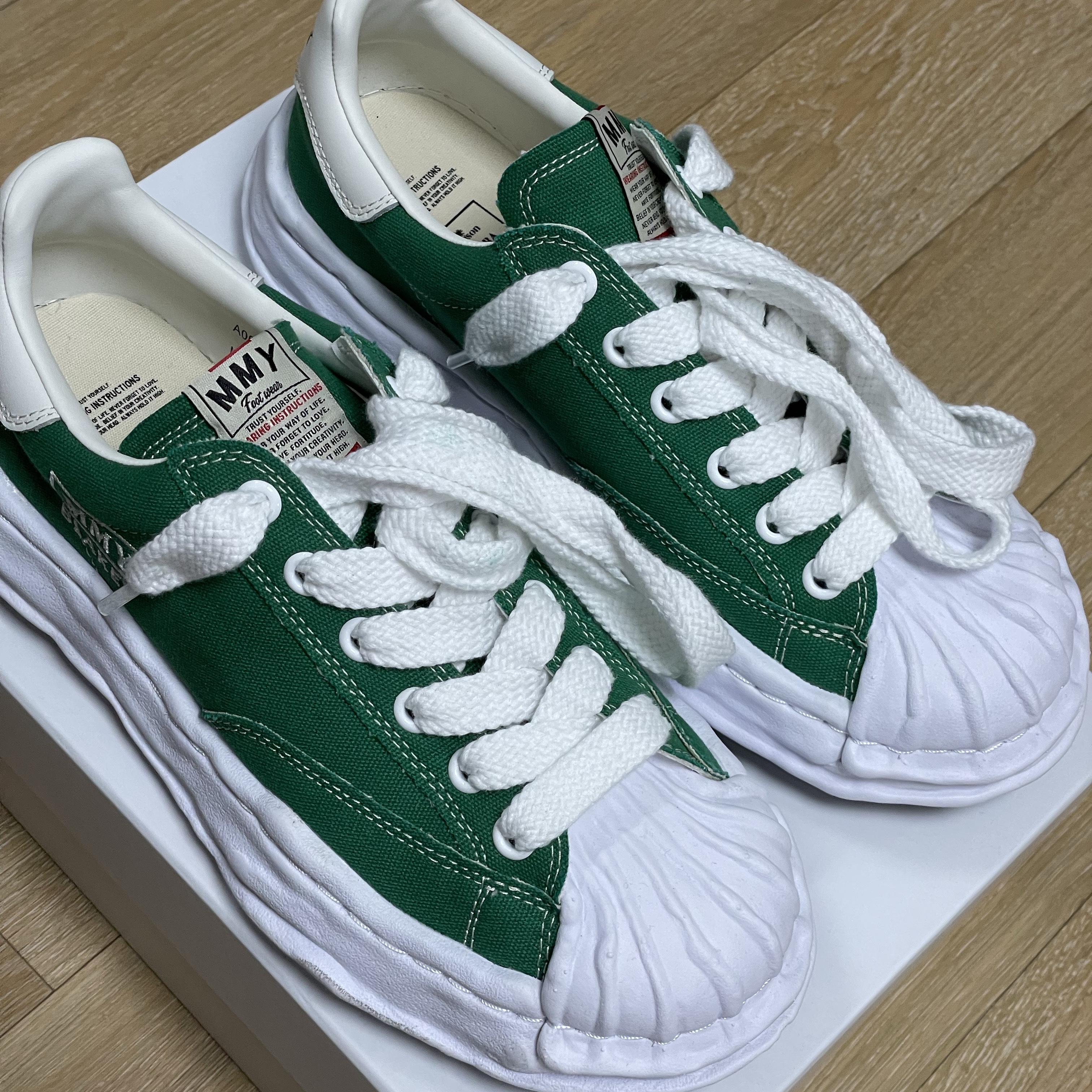 Maison Mihara Yasuhiro Blakey OG Sole Canvas Low-top Sneakers CL Green 착용 스타일