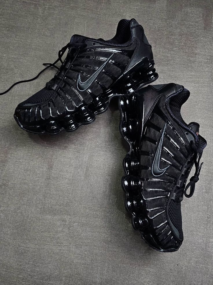 Nike Shox TL Black Metallic Hematite 착용 스타일
