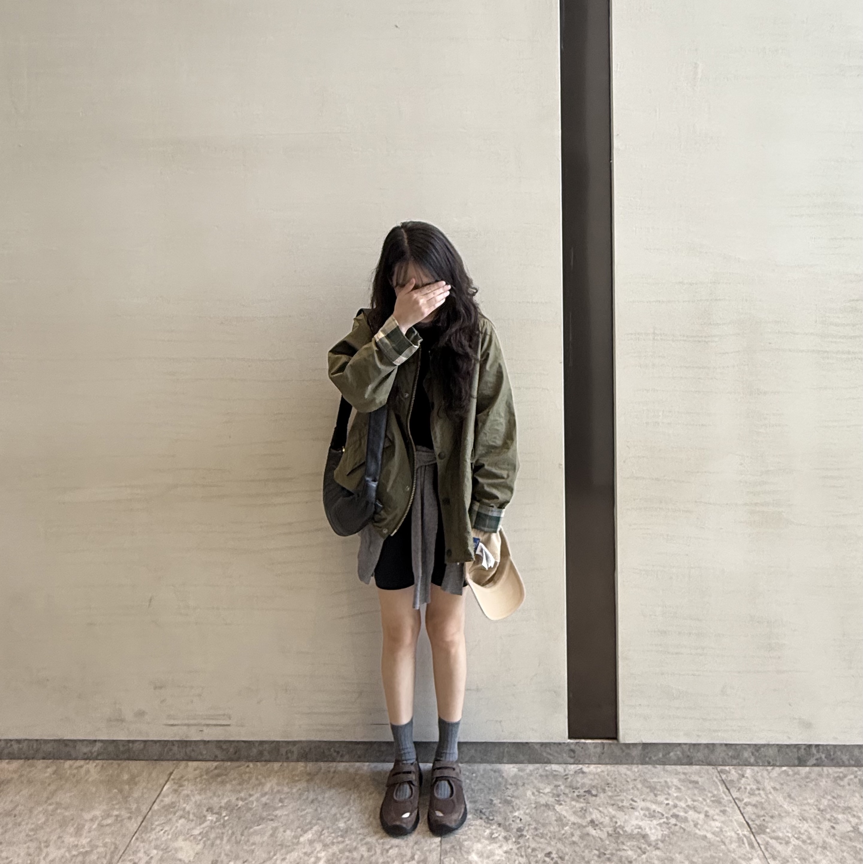 (W) New Balance Breeze SD2203 Brown, (W) Nike NSW Classics High Waisted 8 Inch Biker Shorts Black - Asia 착용 스타일