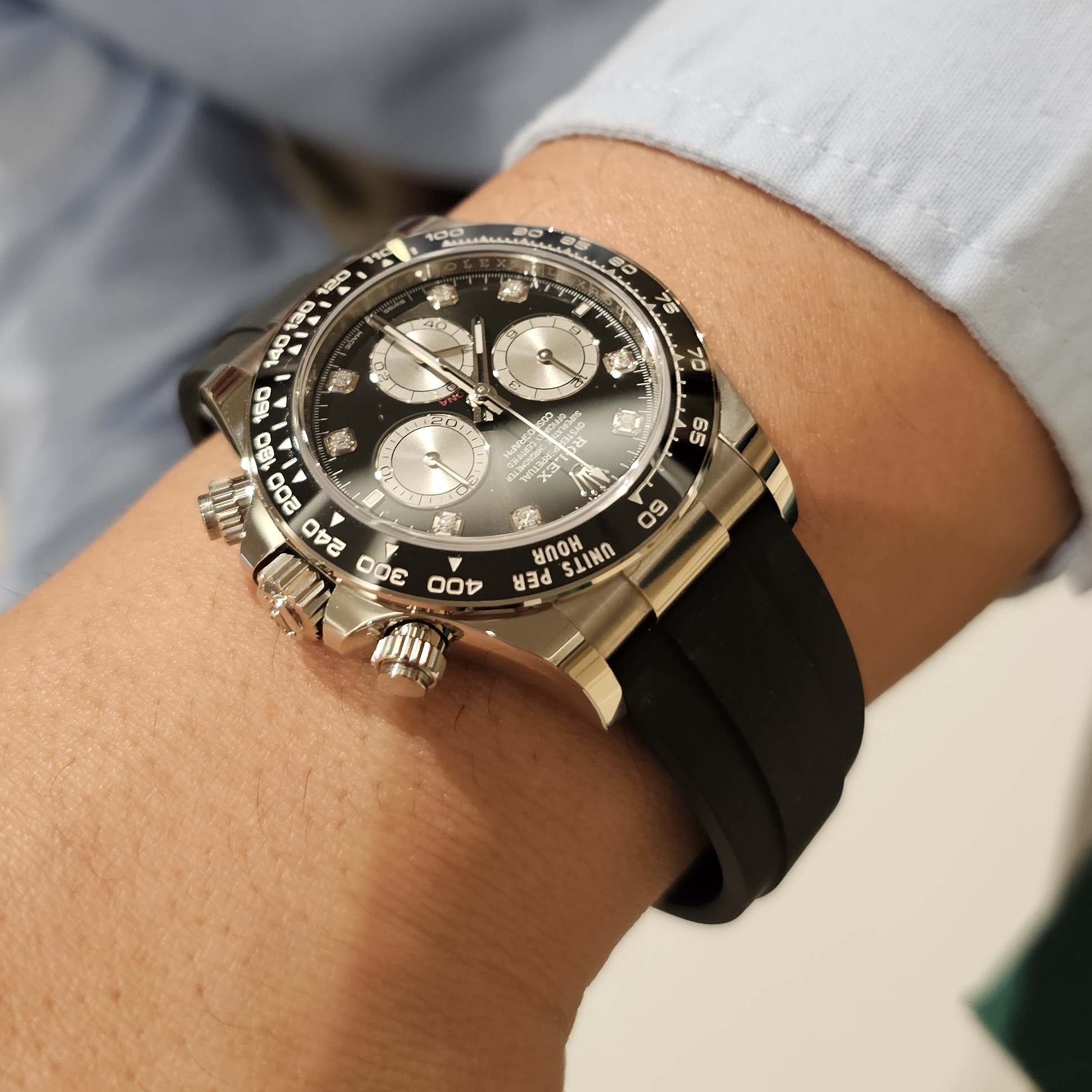 Rolex Cosmograph Daytona 40mm 126519LN Bright Black Steel Diamond-Set Oysterflex 착용 스타일