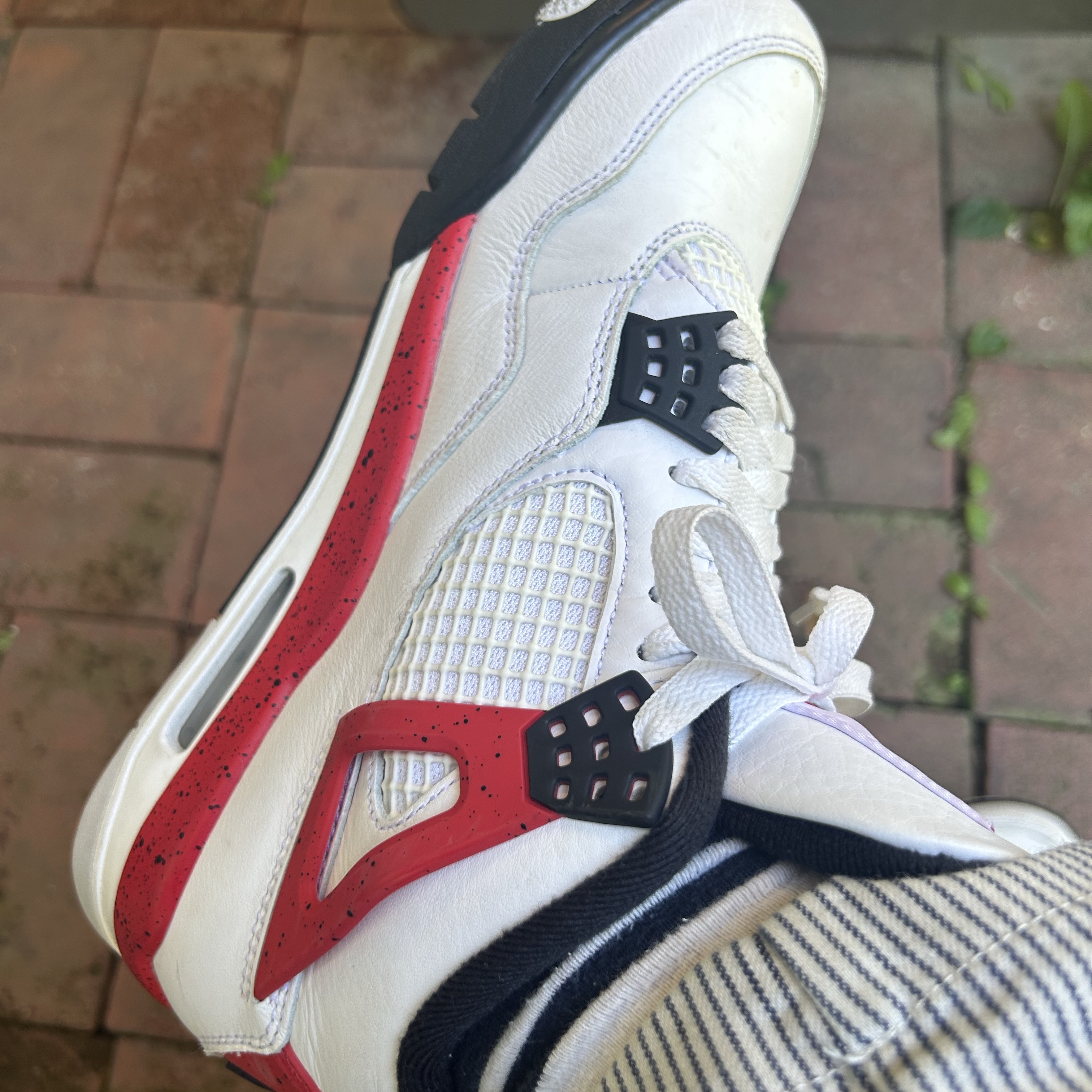 Jordan 4 Retro Red Cement 착용 스타일