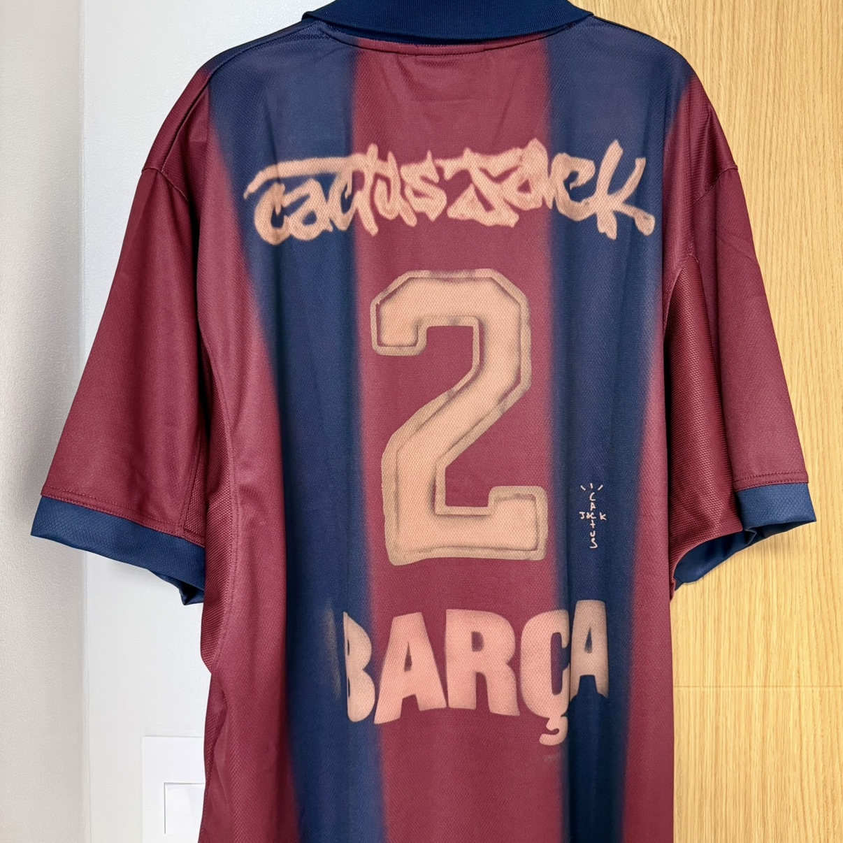 Nike FC Barcelona x Travis Scott Retro 2000/01 Home Skeleton Jersey Multicolor (Non Marking Ver.) 착용 스타일 - 2