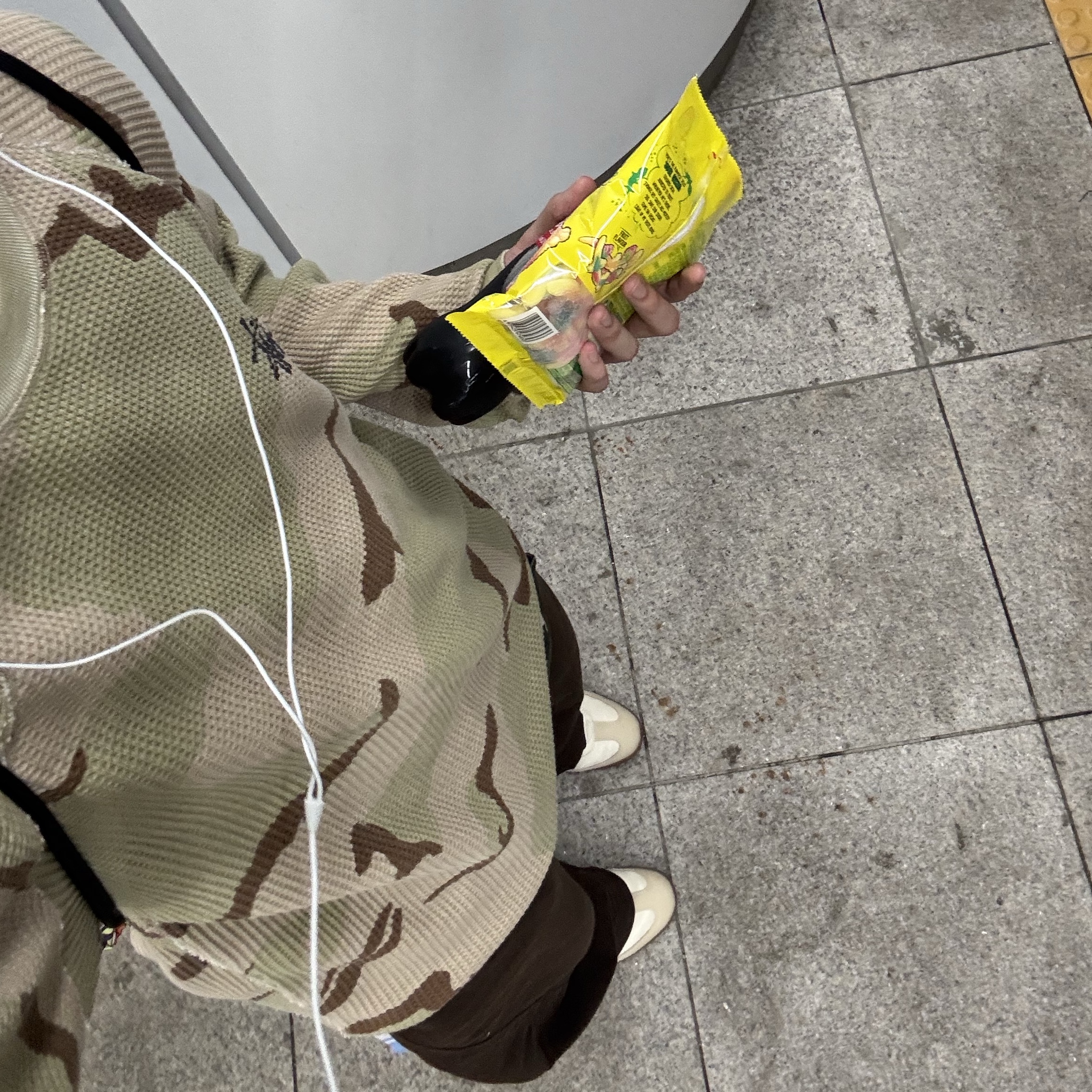 Stussy Raglan Thermal LS Crew Sand Camo, Stussy Canvas Coin Pouch Washed Black 착용 스타일 - 1