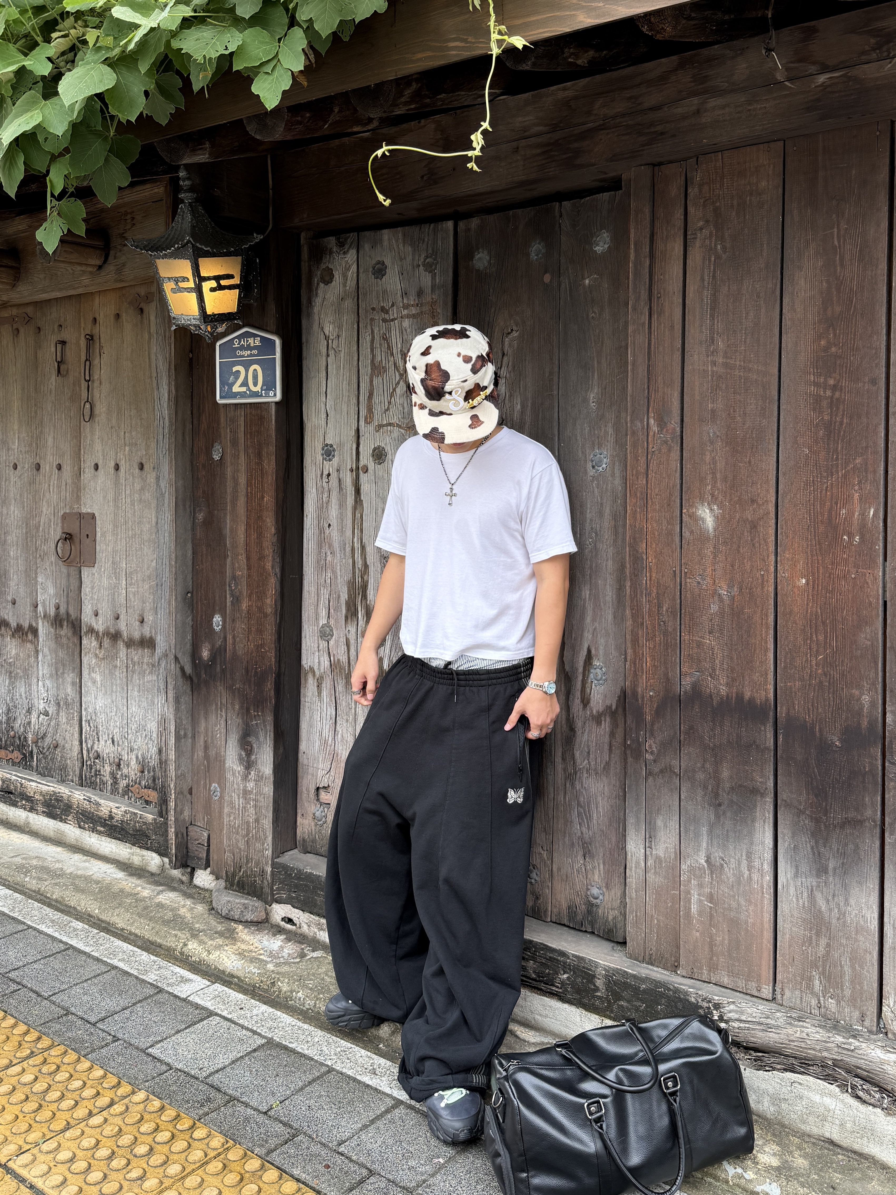 Needles H.D. Track Pants Poly Smooth Black White 착용 스타일 - 2