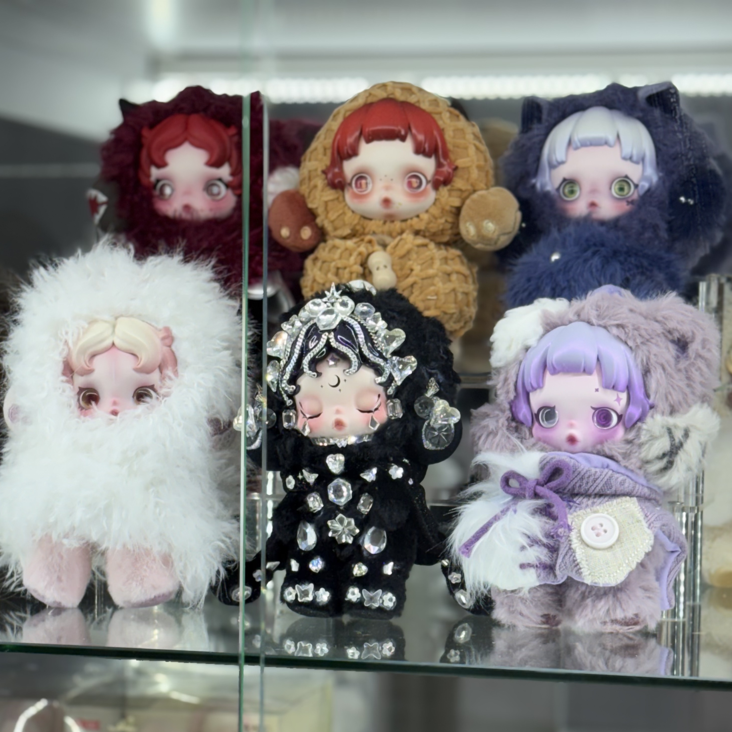Pop Mart Skullpanda You Found Me ! Series Plush Doll Pendant Darkness (Opened Case), Pop Mart Skullpanda You Found Me ! Series Plush Doll Pendant Chomp (Opened Case) μ°©μ© μ€νμΌ - 2