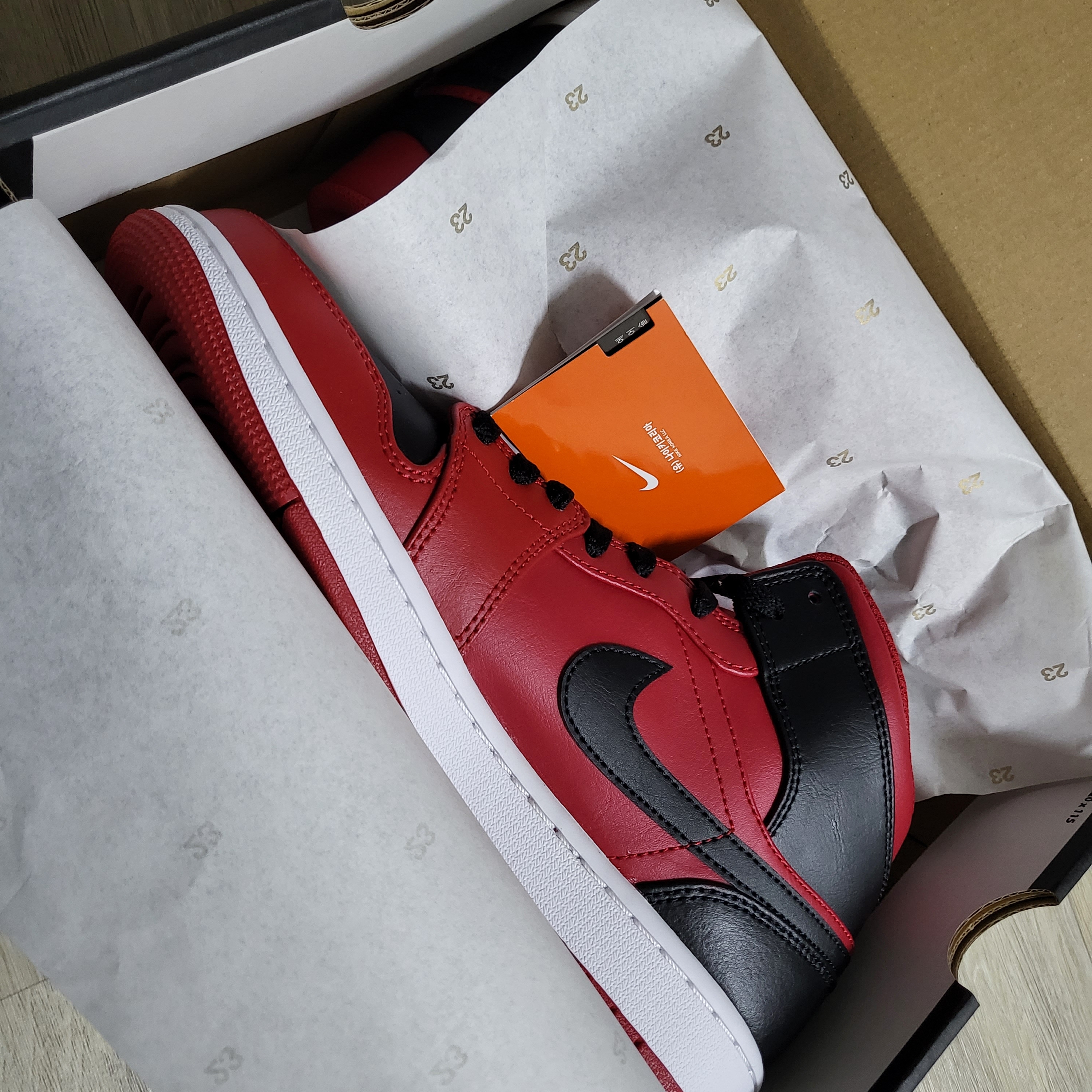 Jordan 1 Mid Bred Banned 2020 착용 스타일 - 1