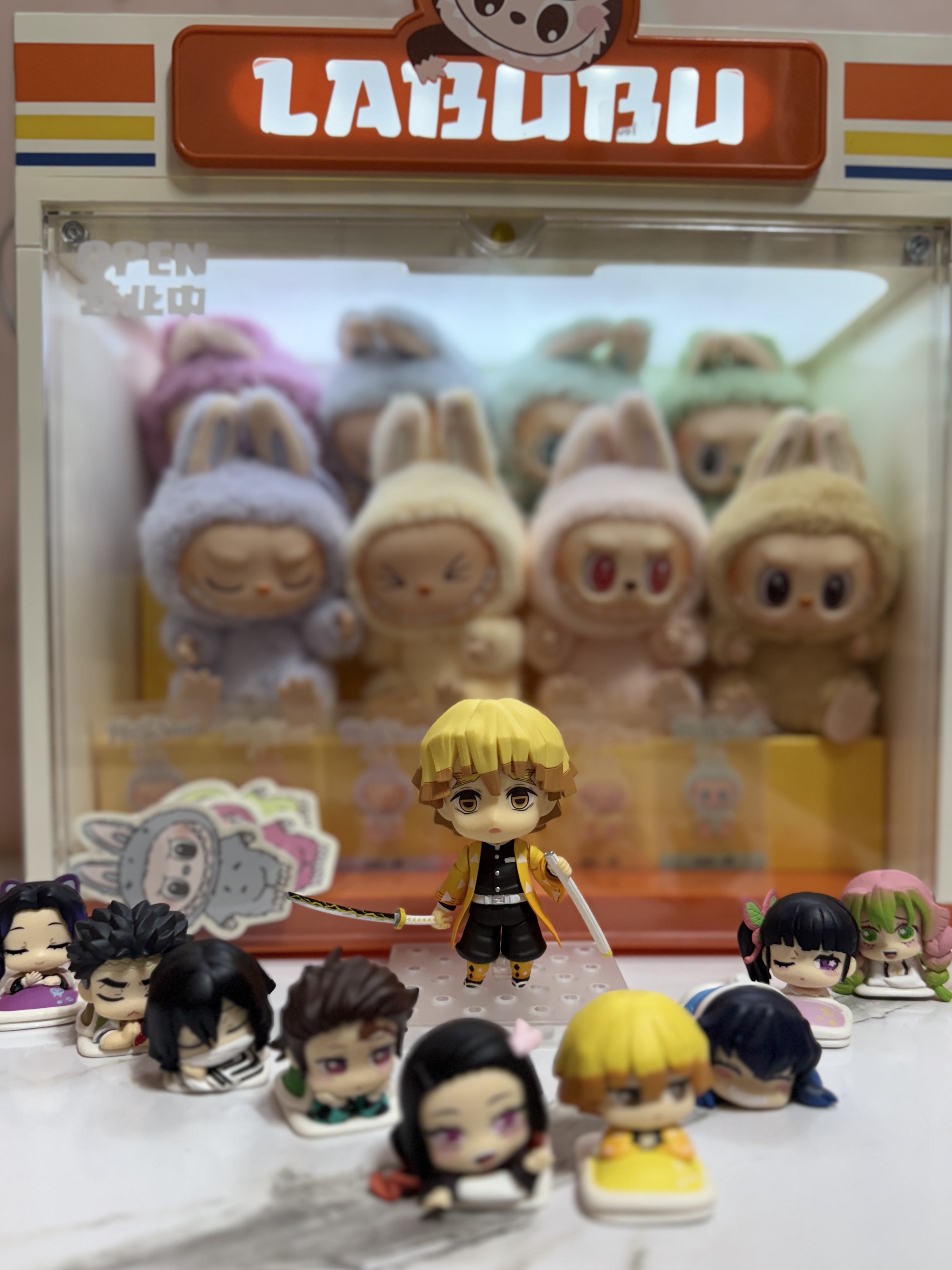 Pop Mart Labubu The Monsters Labubu Tasty Macarons Series Sesame Bean Keyring (Opened Case), Pop Mart Labubu The Monsters Labubu Tasty Macarons Series Toffe Keyring 착용 스타일 - 1