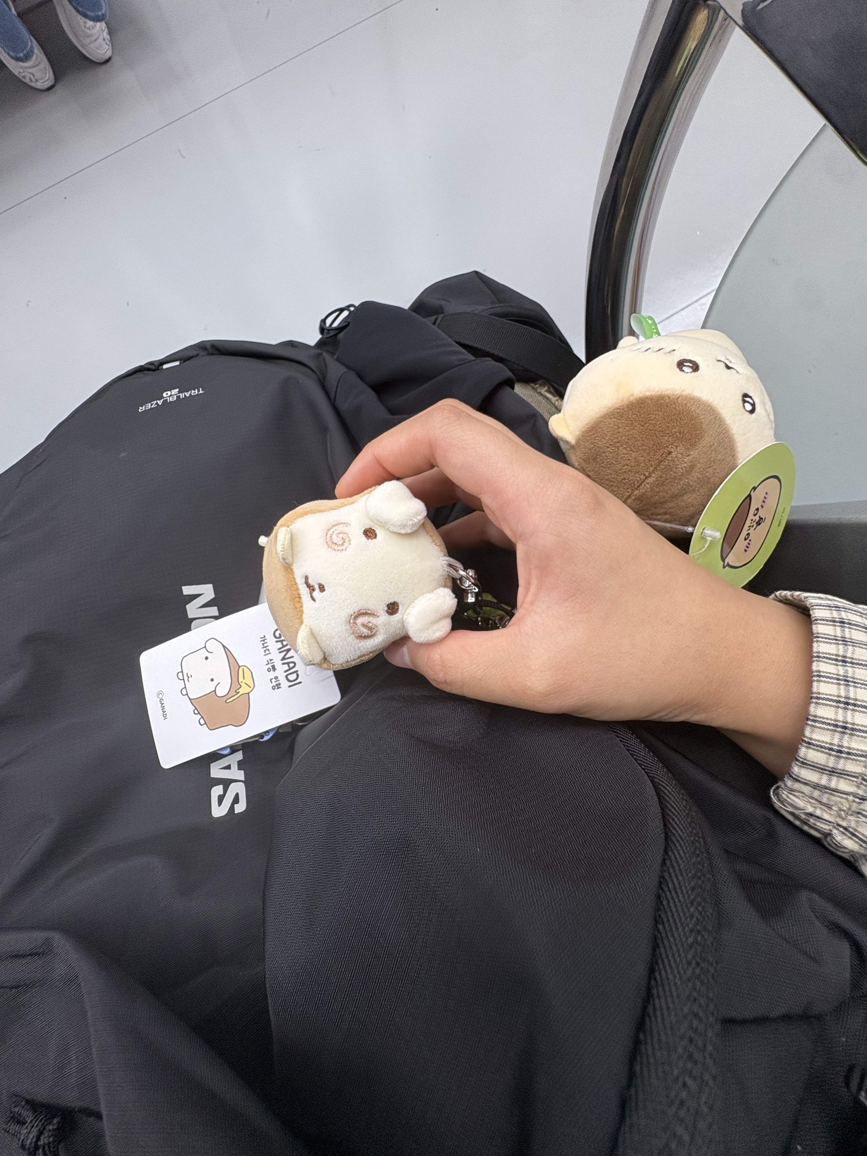 Salomon Trailblazer 20 Black, Ganadi Bread Keyring 착용 스타일 - 2