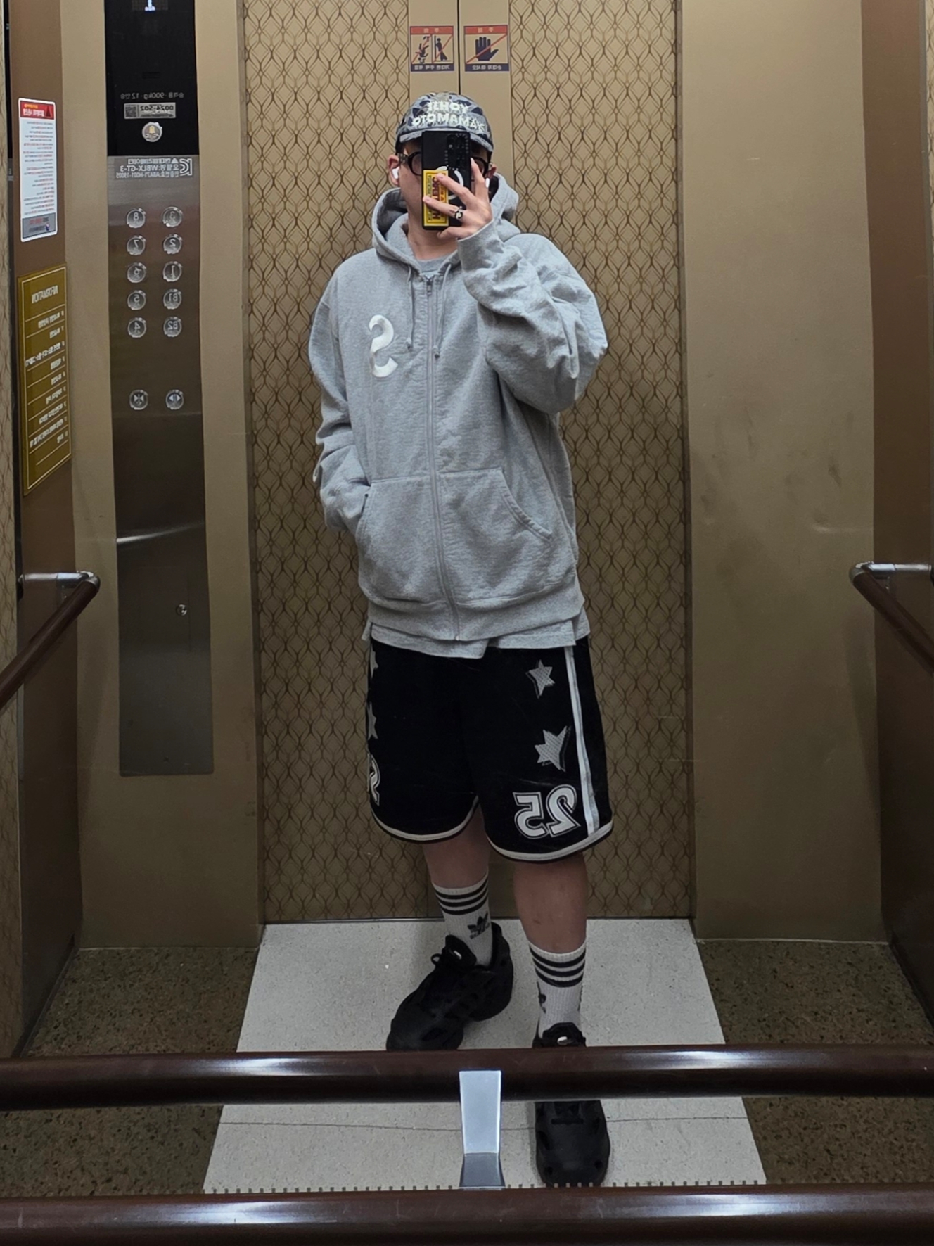 Supreme S Logo Zip Up Hooded Sweatshirt Heather Grey - 23FW, Supreme All Star Basketball Shorts Black - 25SS 착용 스타일