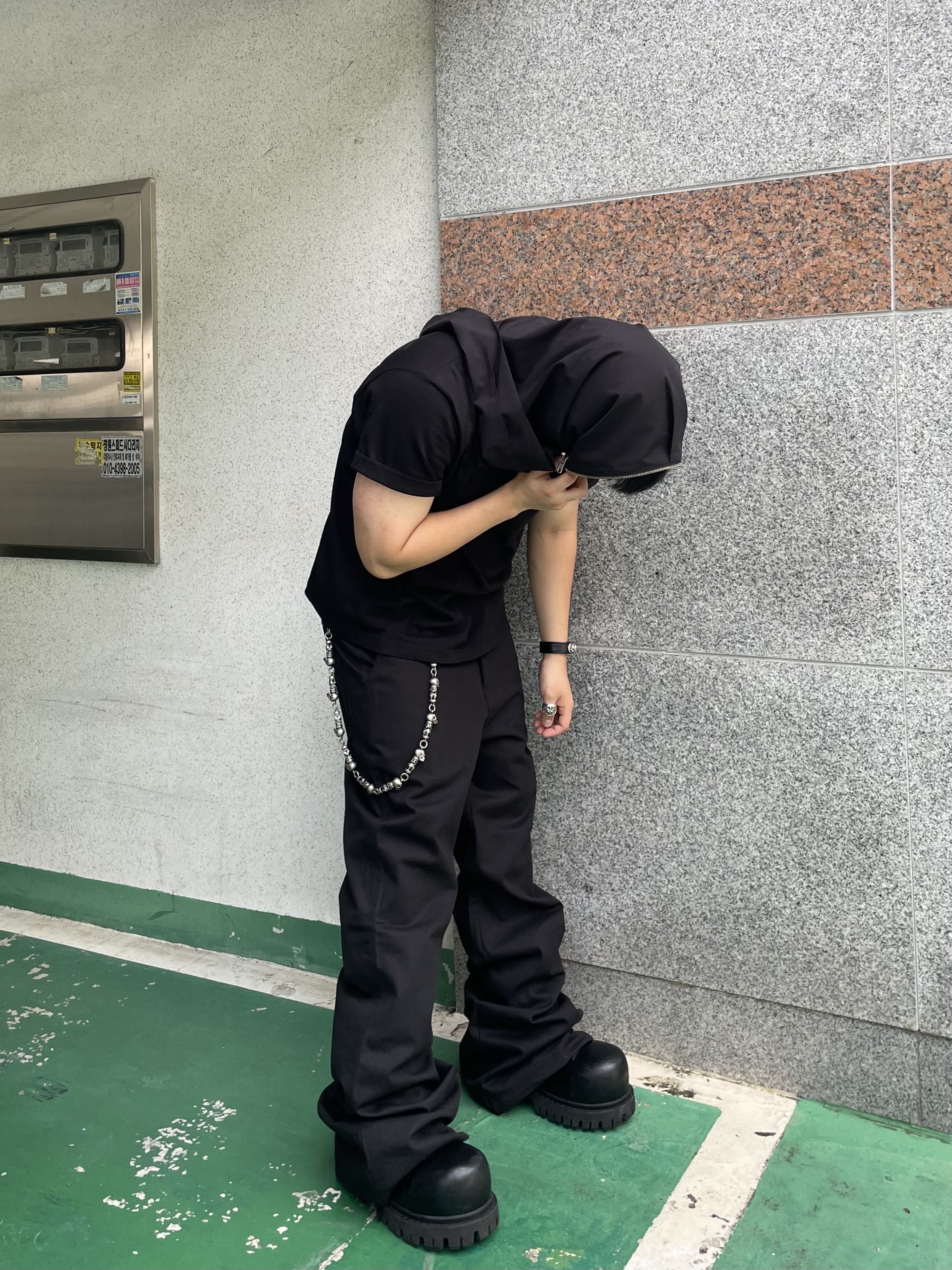 ROARINGRAD Shirt Zipper Flare Pants Black, Balenciaga Stomper Bootie Black 착용 스타일 - 2