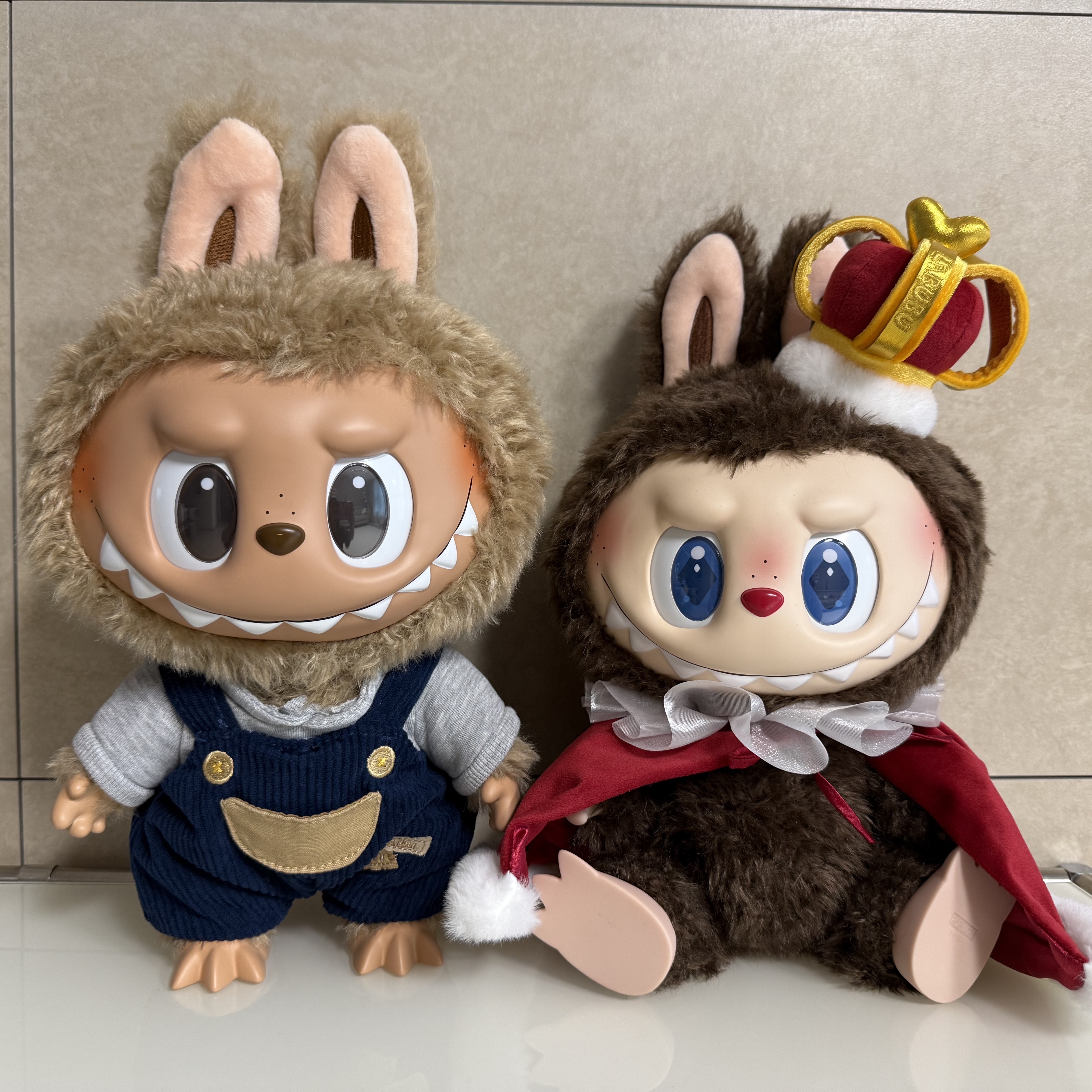 Pop Mart Labubu Time To Chill Vinyl Plush Doll 착용 스타일