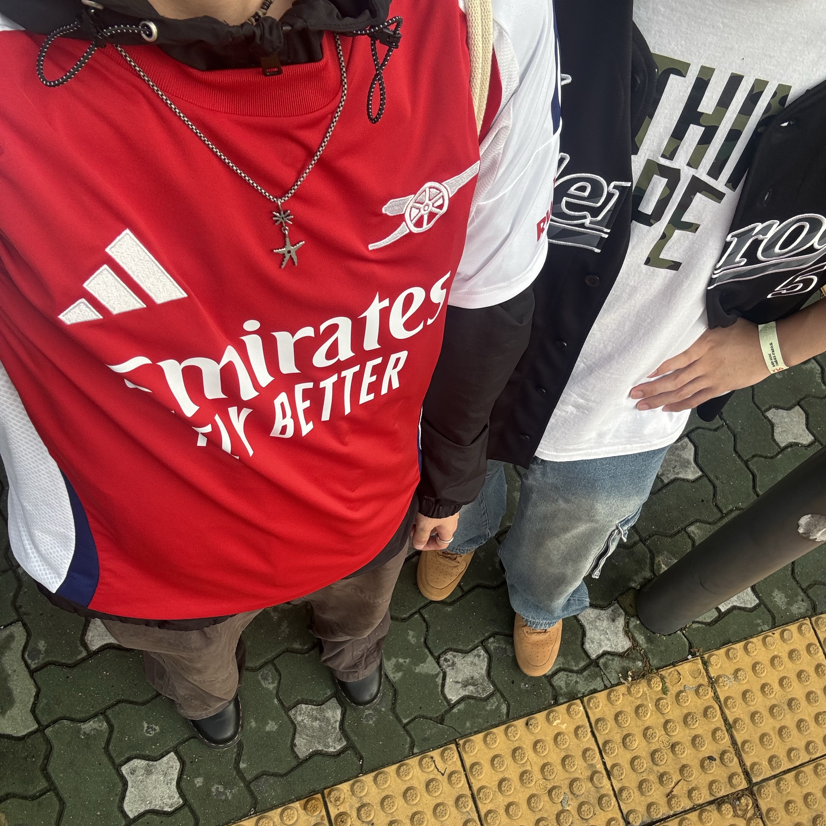 Adidas Arsenal 2024/25 Home Jersey Better Scarlet White - KR Sizing (Non Marking Ver.), Dr. Martens 1461 Smooth Black 착용 스타일