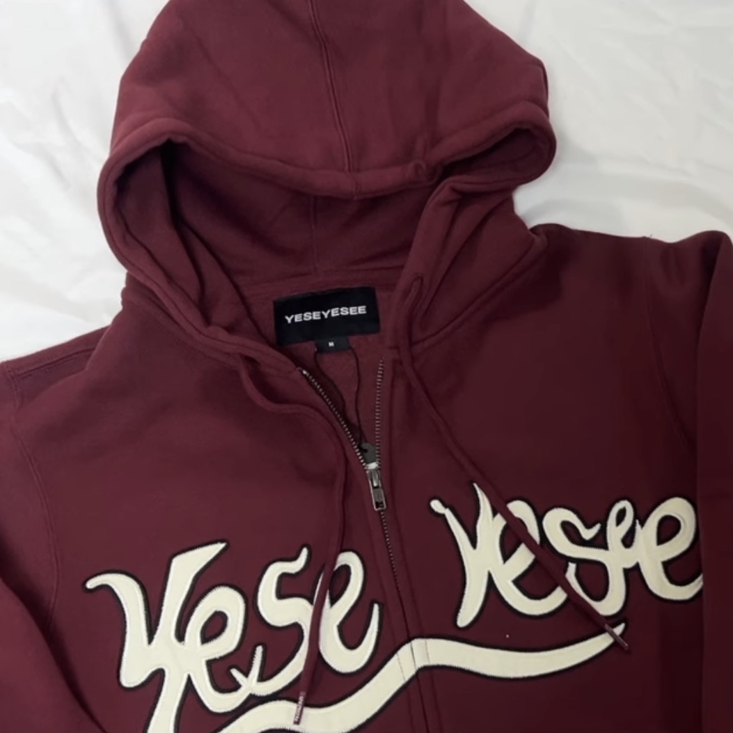 YESEYESEE Y.E.S Snail Logo Zip-up Hoodie Burgundy 착용 스타일