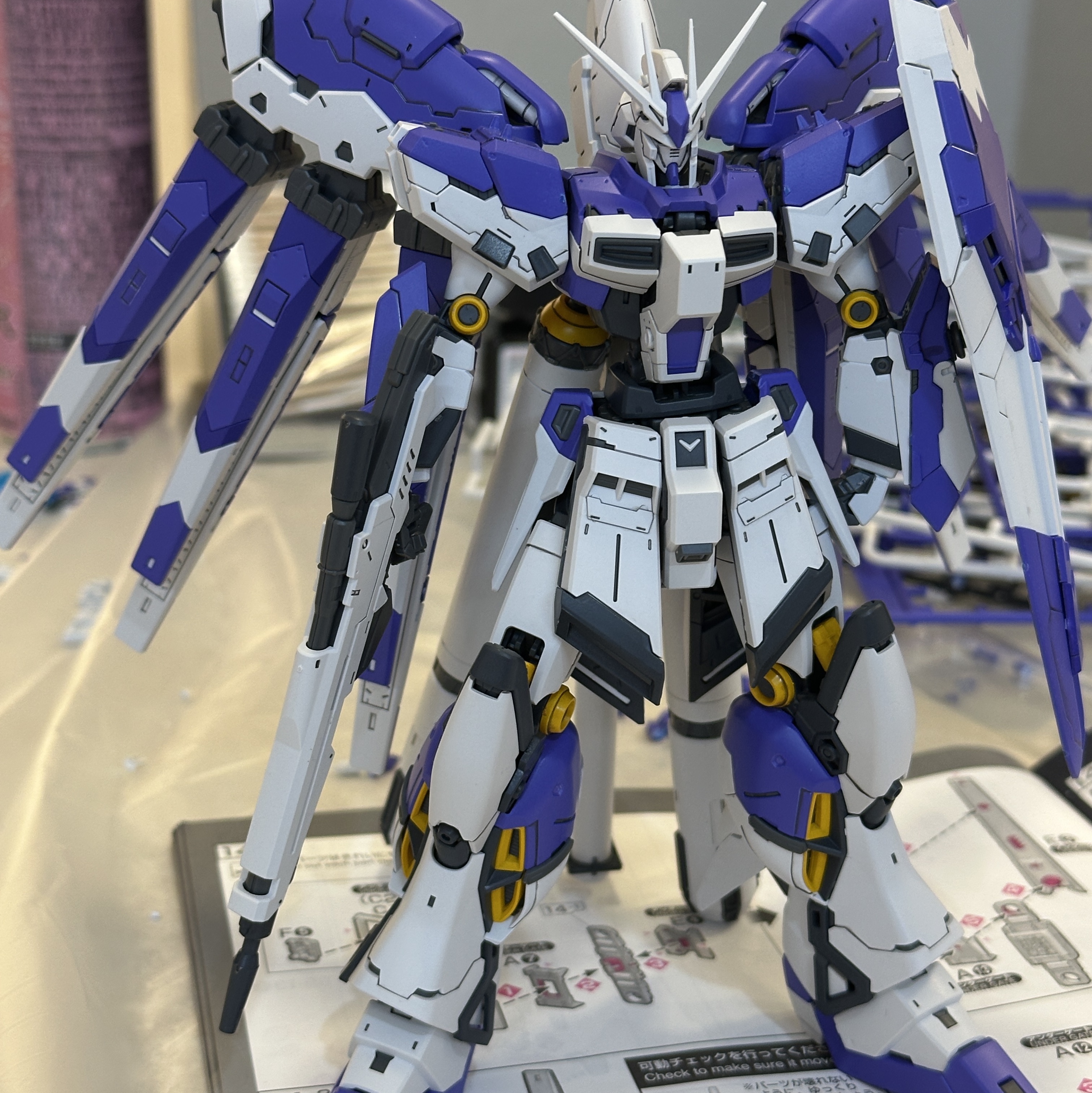 Bandai RG RX-93-V2 Hi-V Gundam 착용 스타일