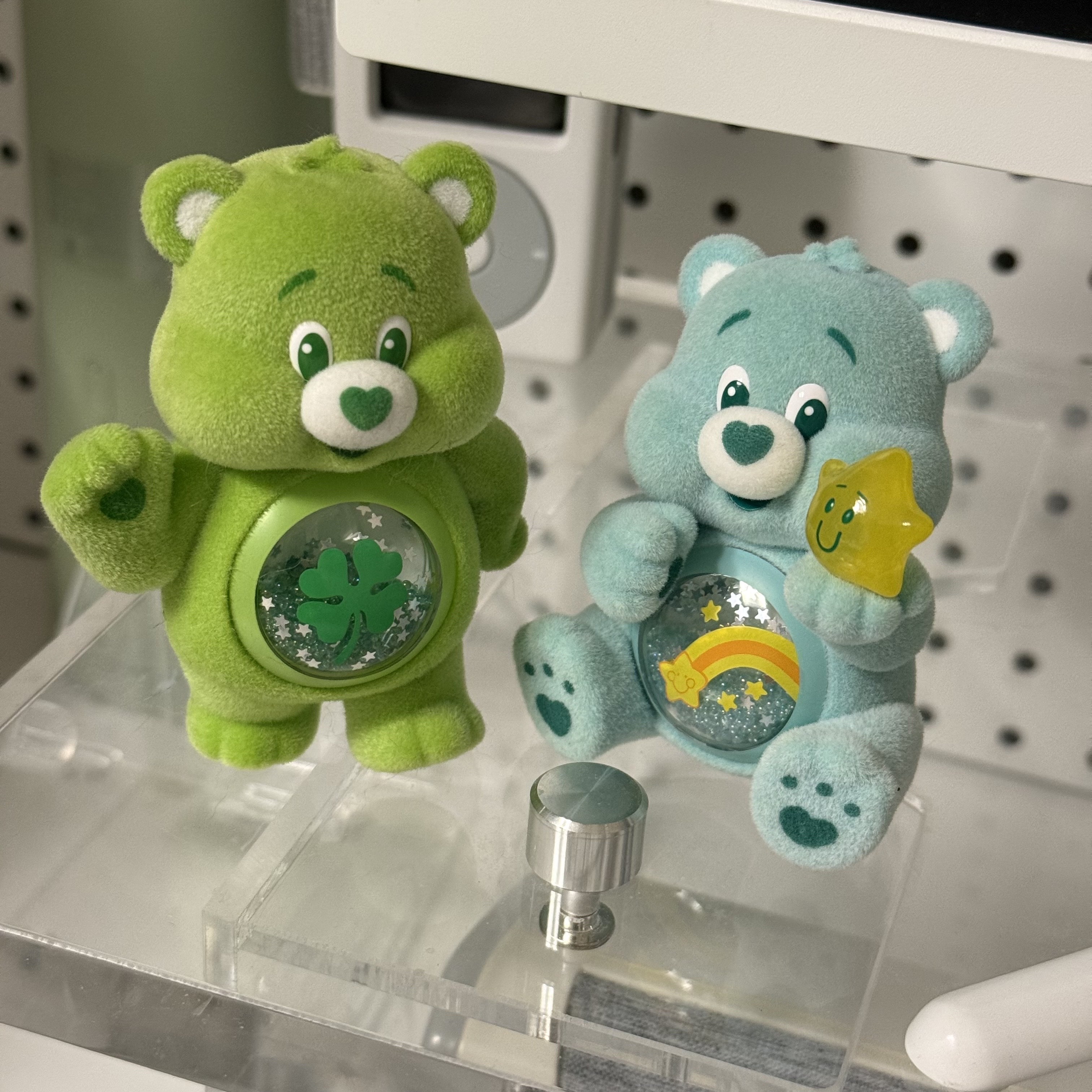 Pop Mart Care Bears Colorful Hugs Series Figures Wish Bear (Opened Case) 착용 스타일